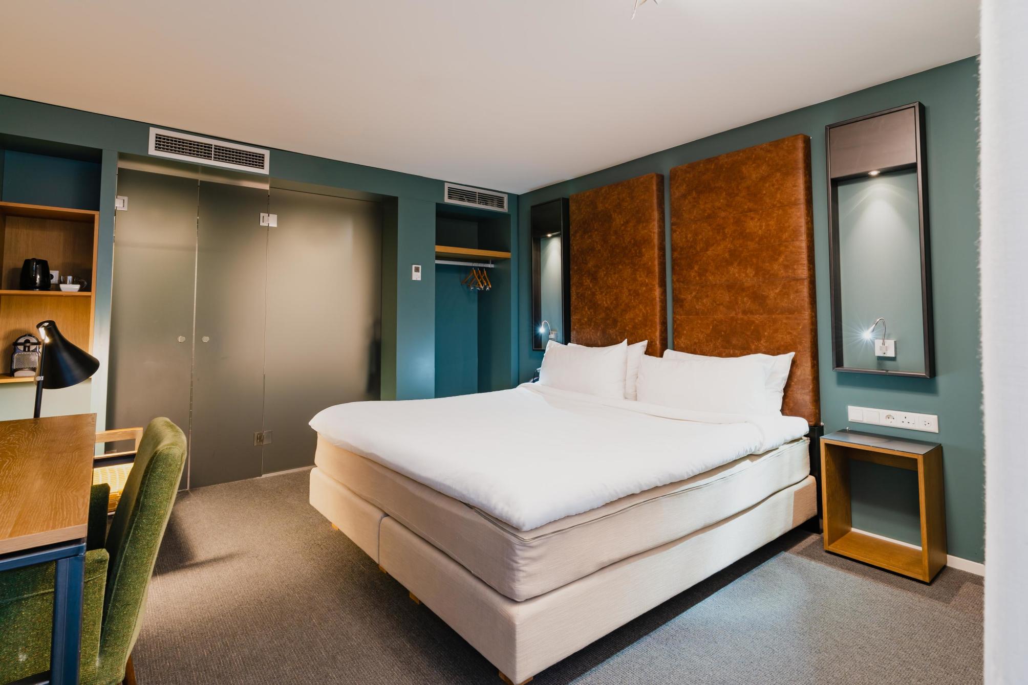 Indoor Room with indoor view. Double/Twin. The bedtype is subjected to availability.