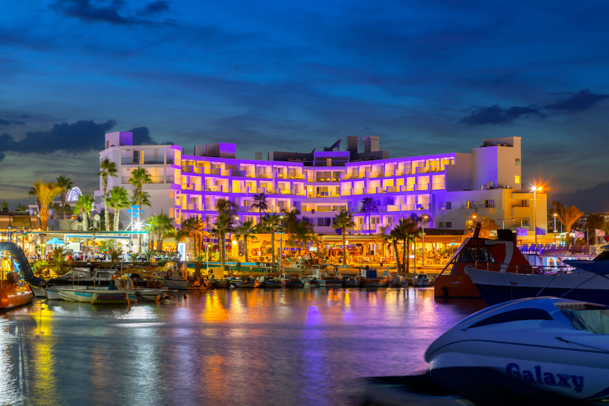 Limanaki Beach Hotel & Suites 1