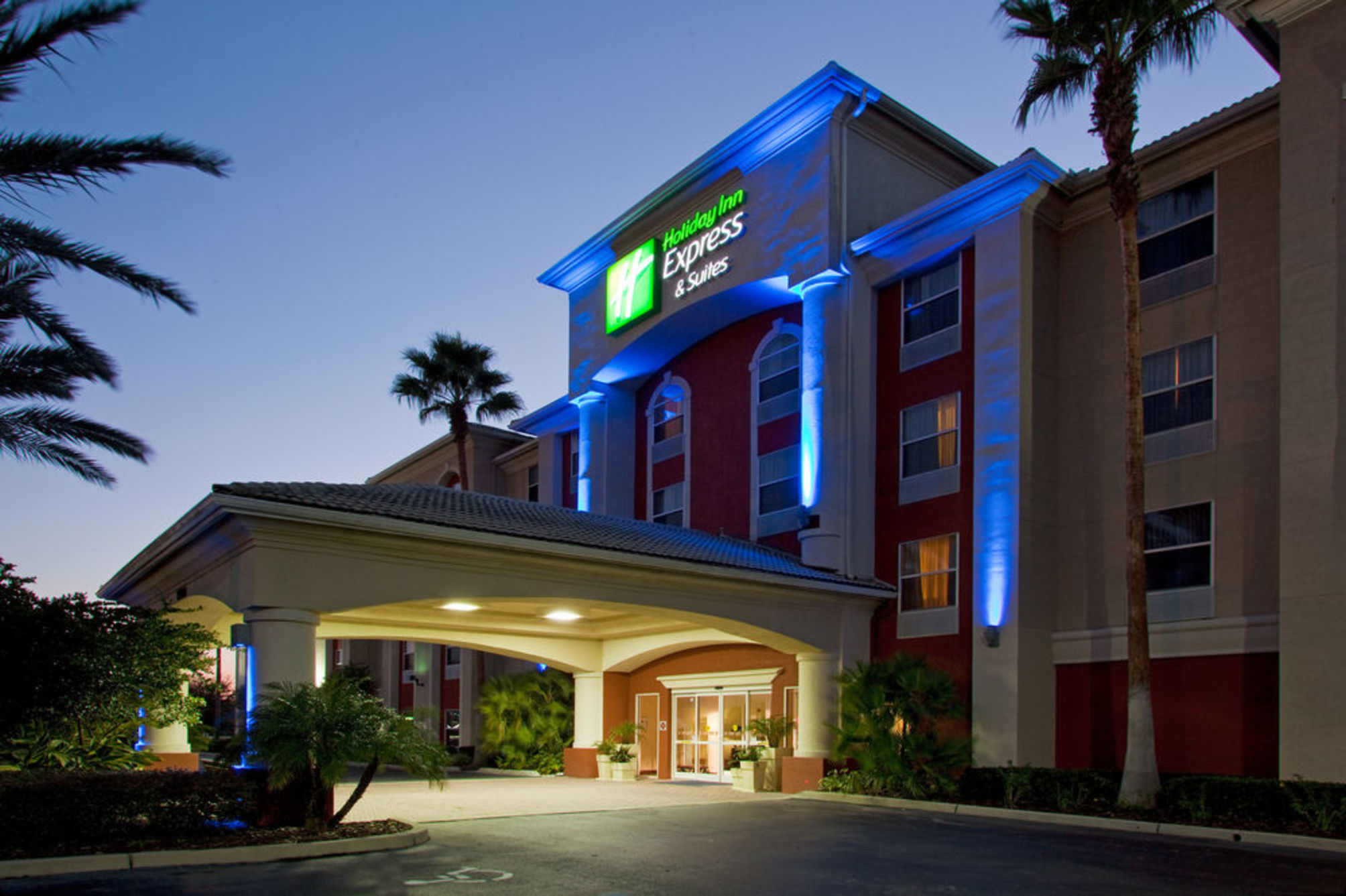 Holiday Inn Express & Suites ORLANDO INTERNATIONAL AIRPORT by IHG 2