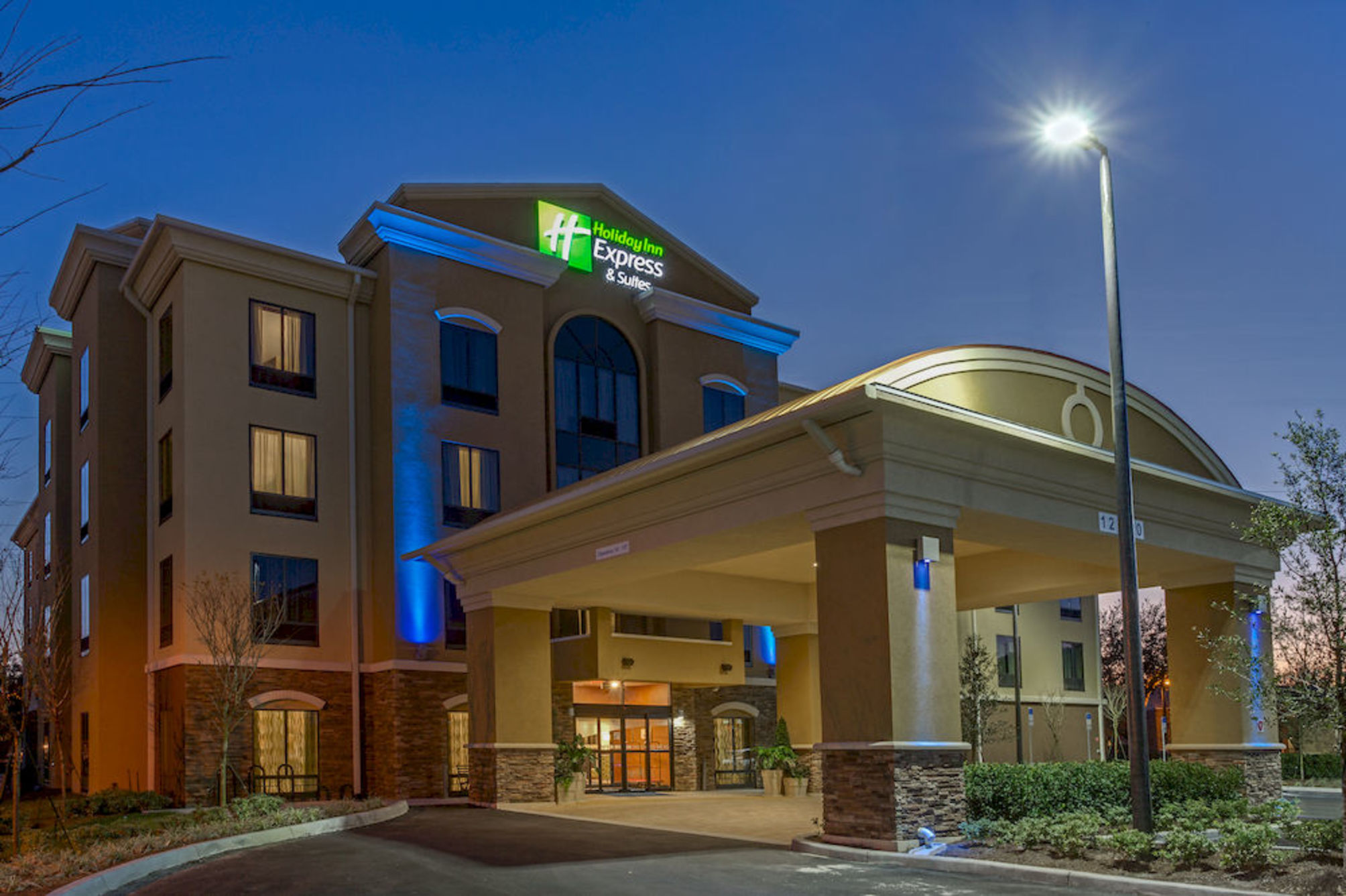 Holiday Inn Express & Suites ORLANDO EAST-UCF AREA by IHG 2