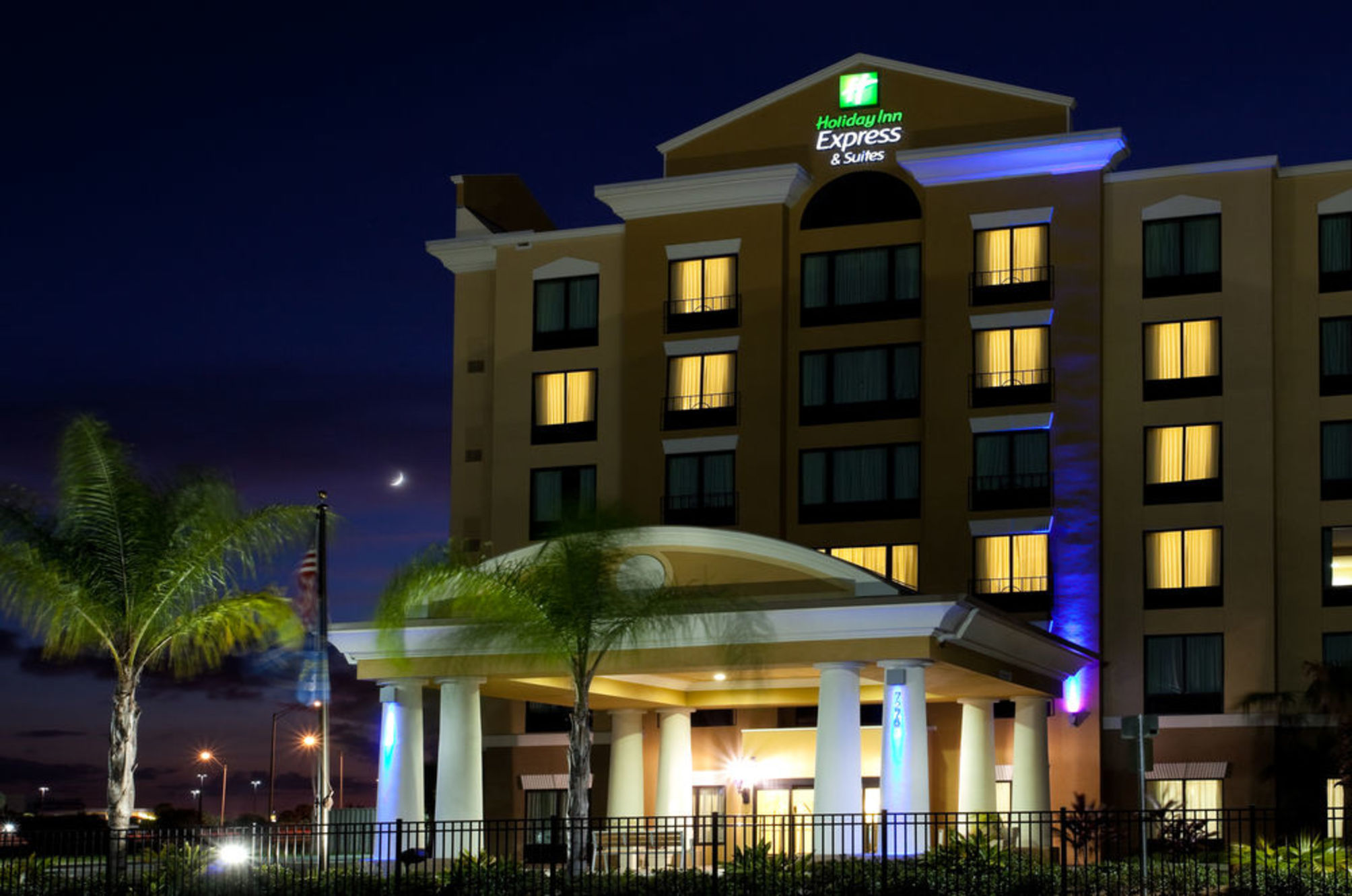 Holiday Inn Express & Suites ORLANDO - INTERNATIONAL DRIVE by IHG 1