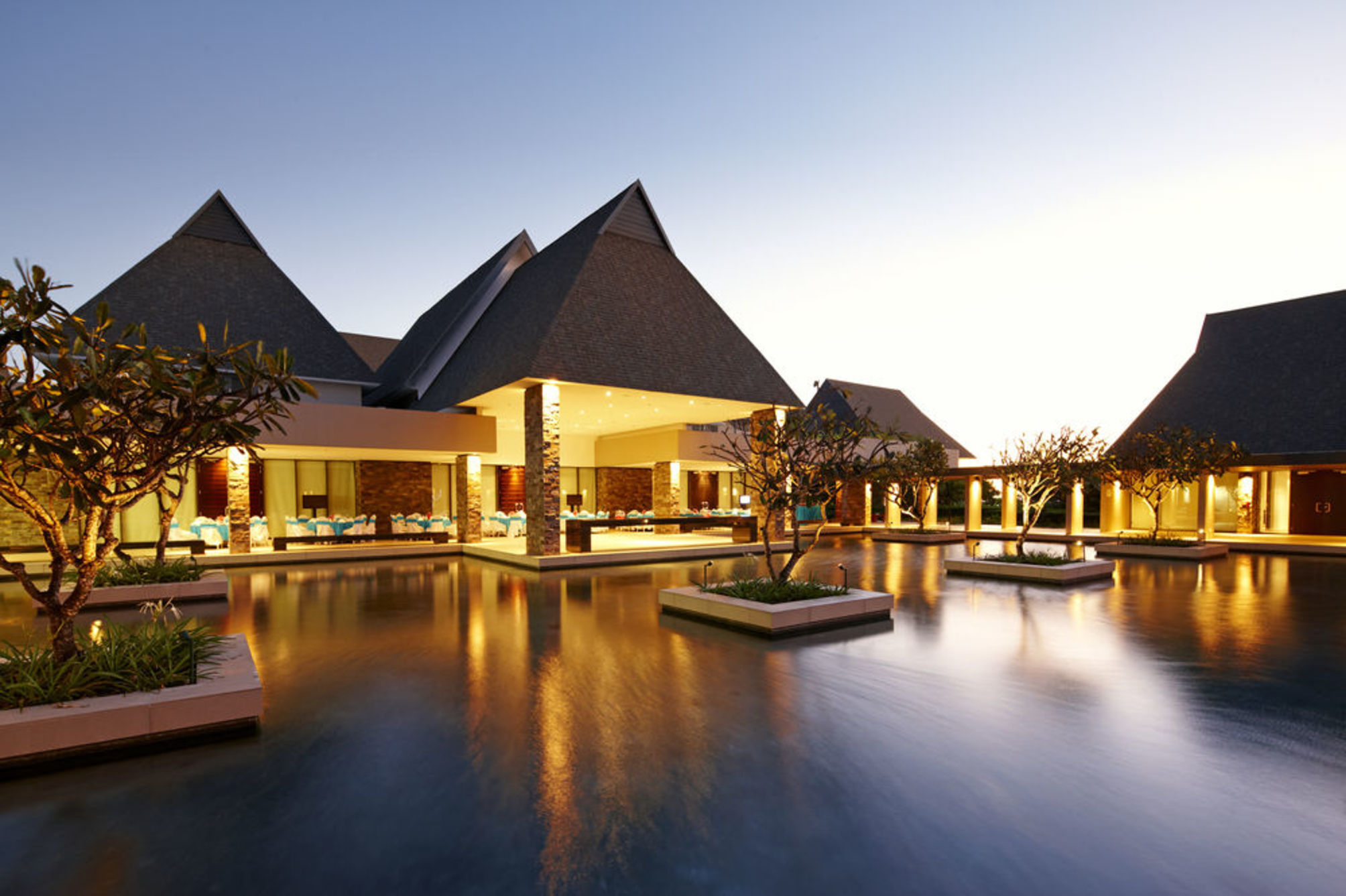 InterContinental Hotels FIJI GOLF RESORT & SPA by IHG 2