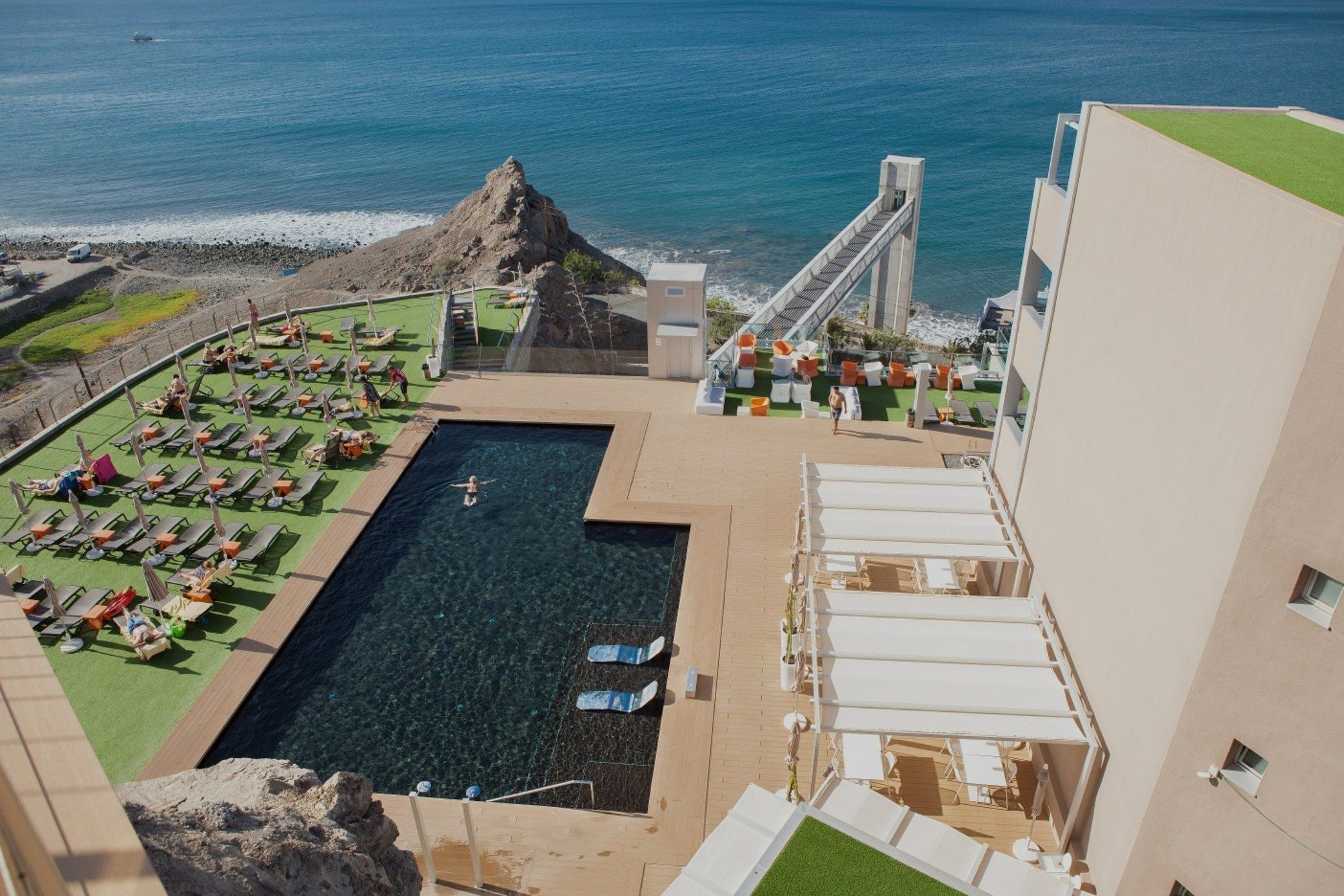Riviera Vista 1