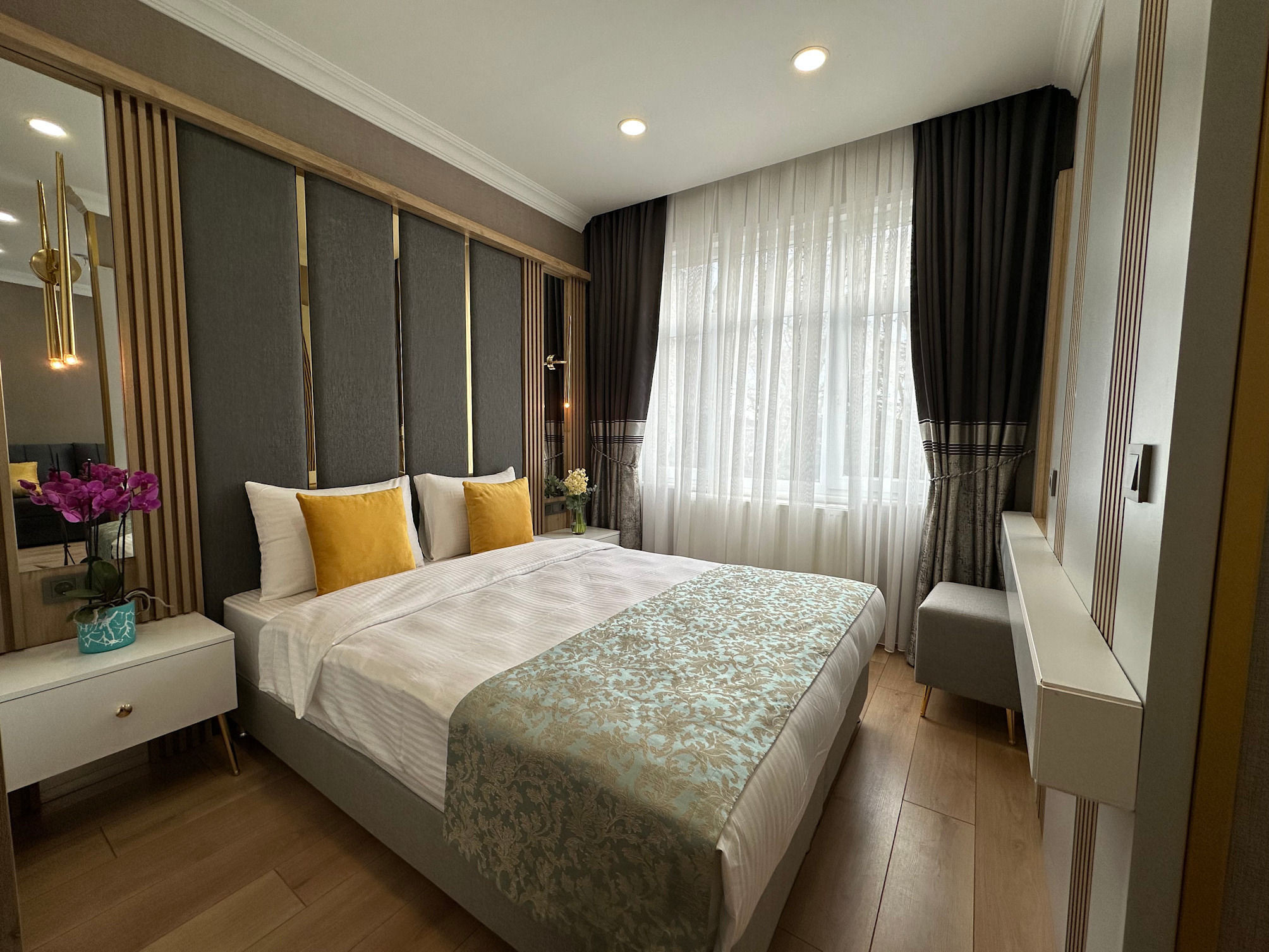 H&L Suites 1