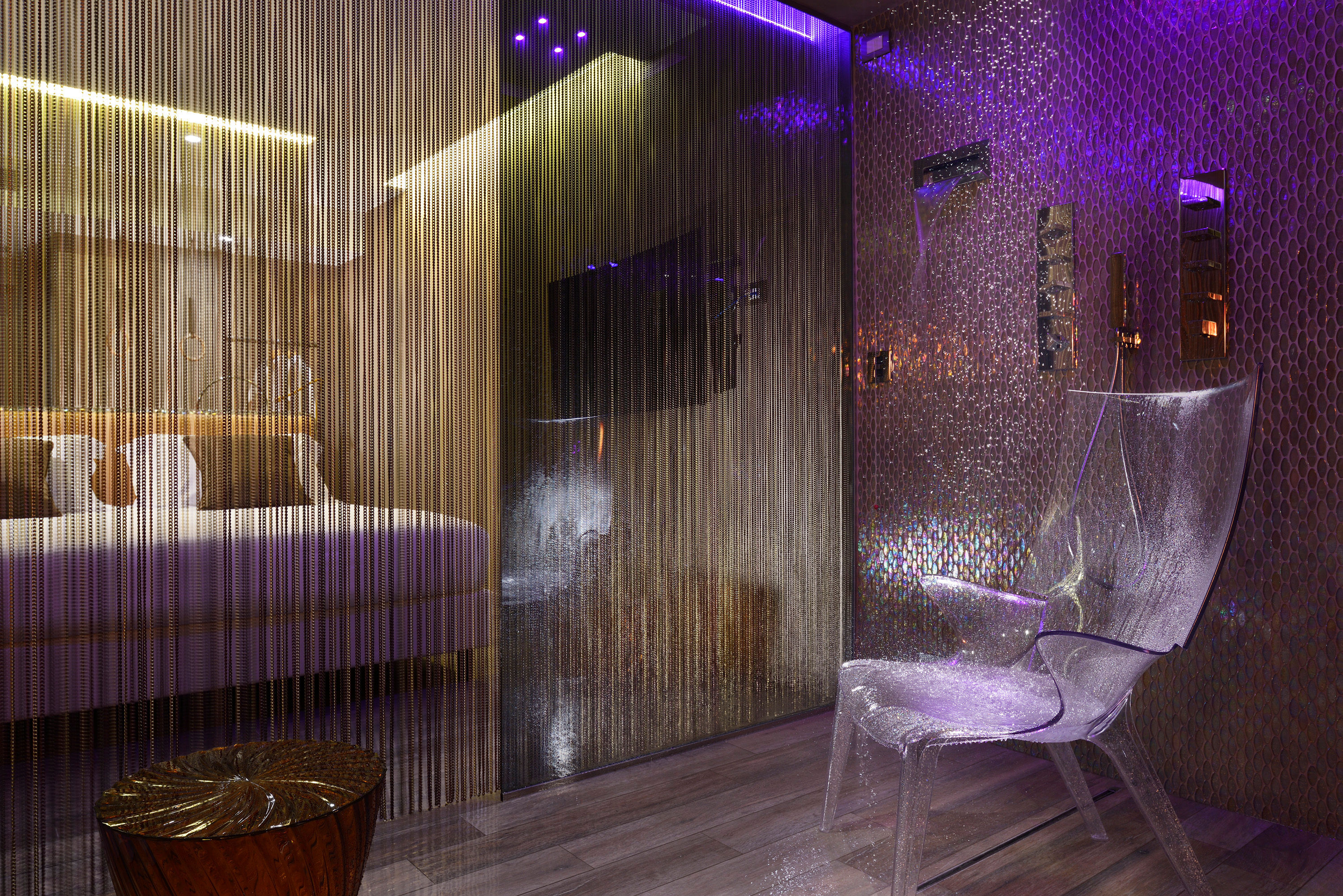 Junior suite with hydromassage shower