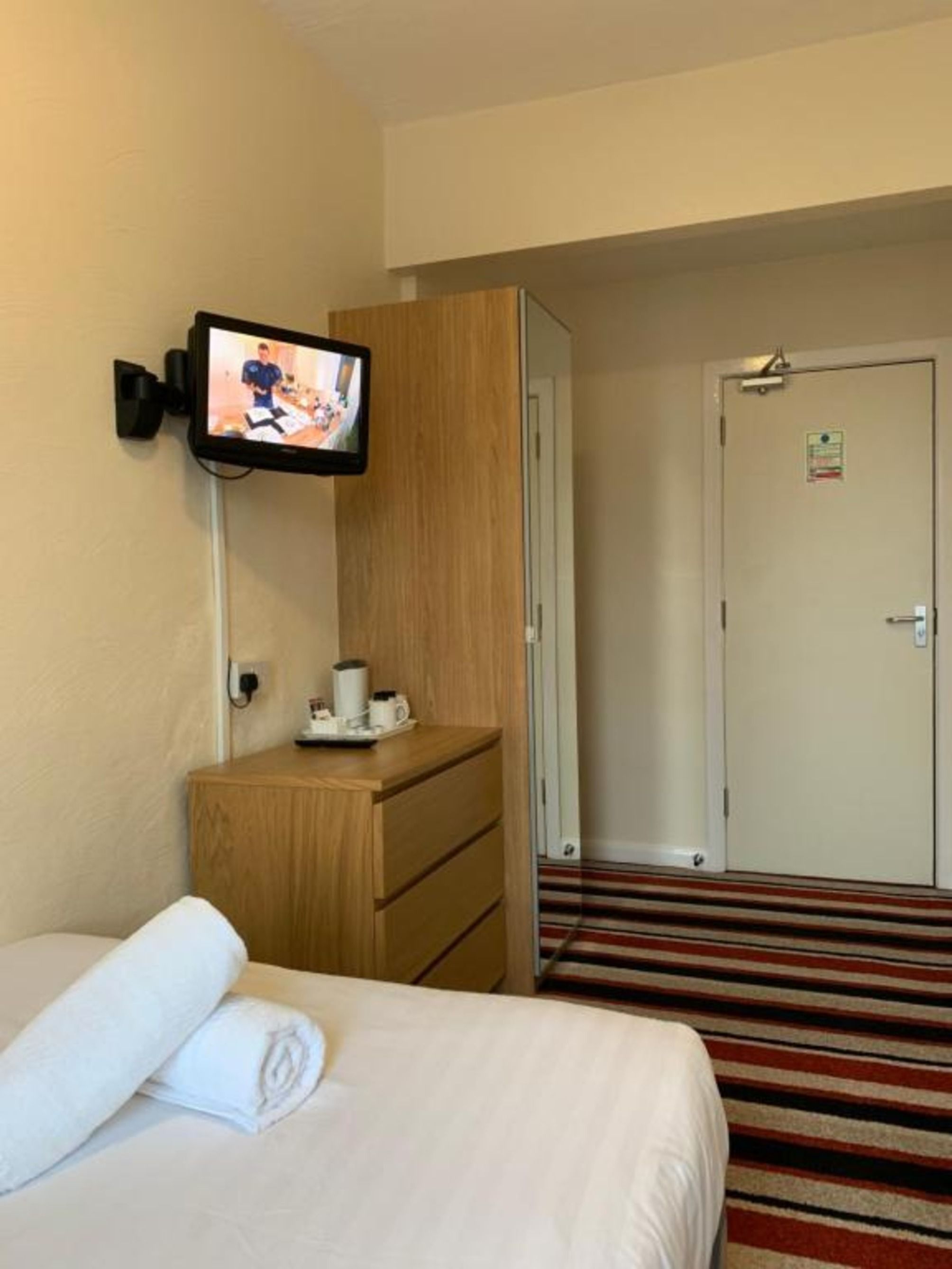 Standard Twin Room
