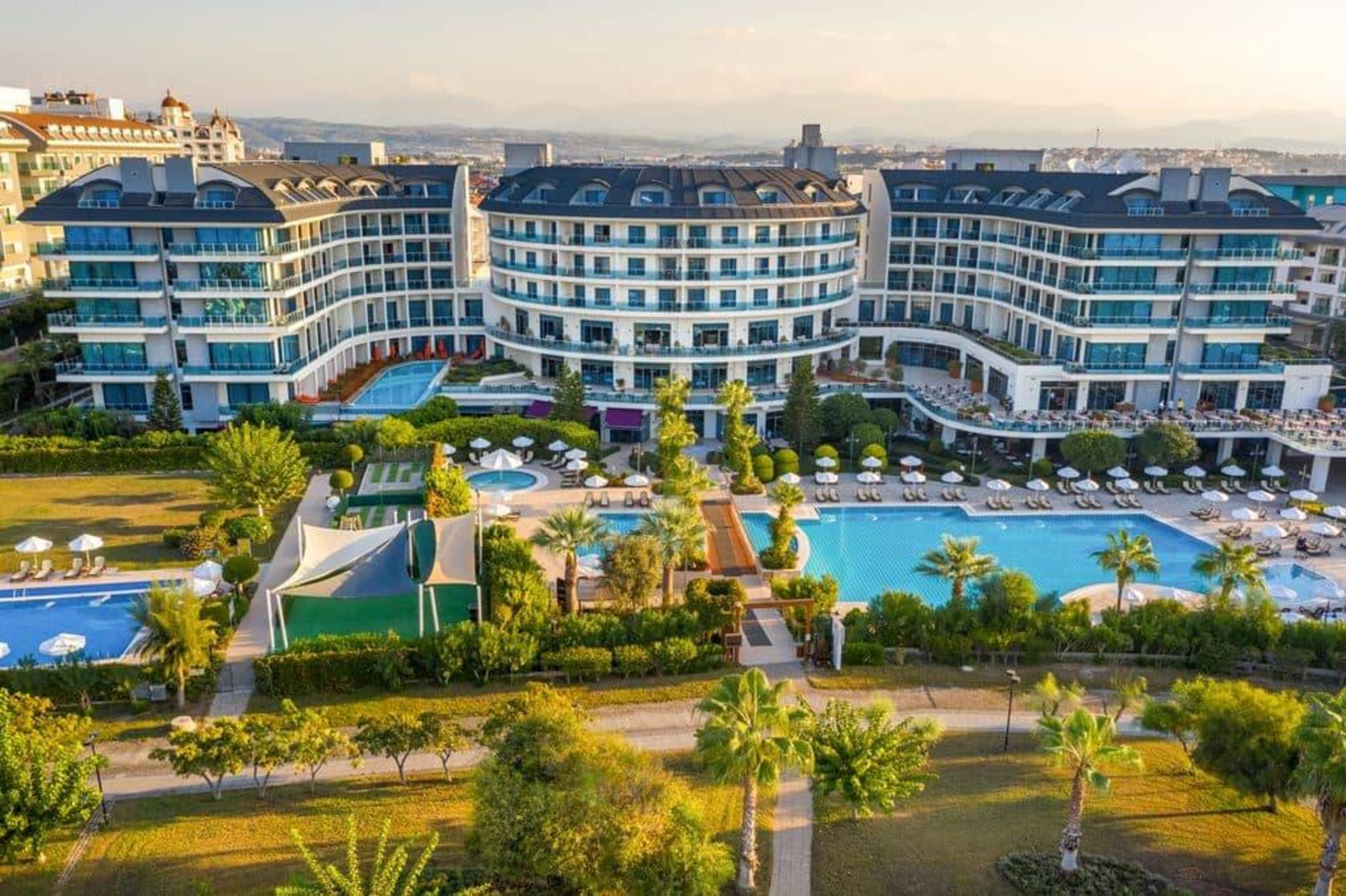 Commodore Elite Suites & Spa Hotel 1