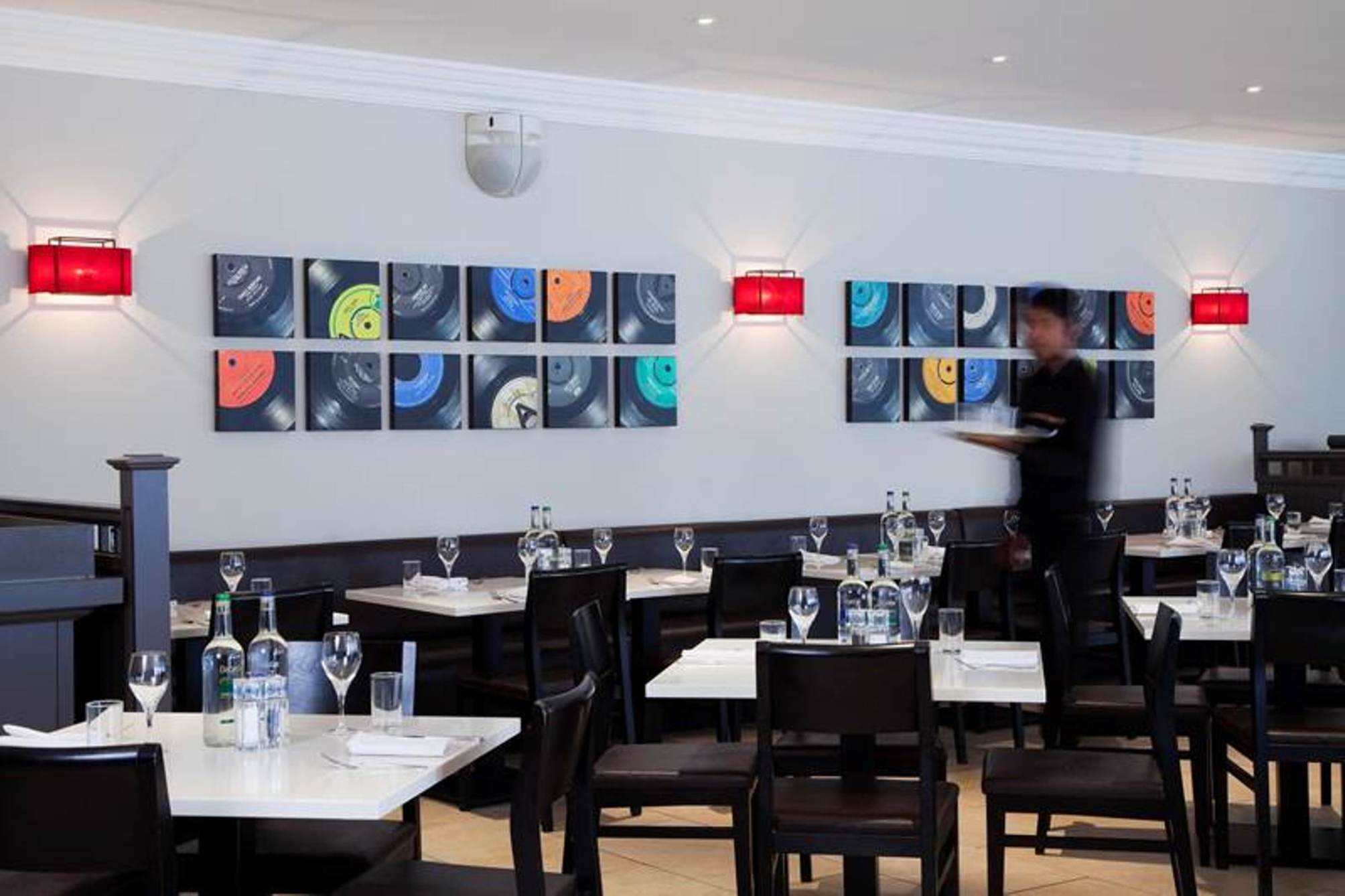 Crowne Plaza MANCHESTER AIRPORT by IHG 2
