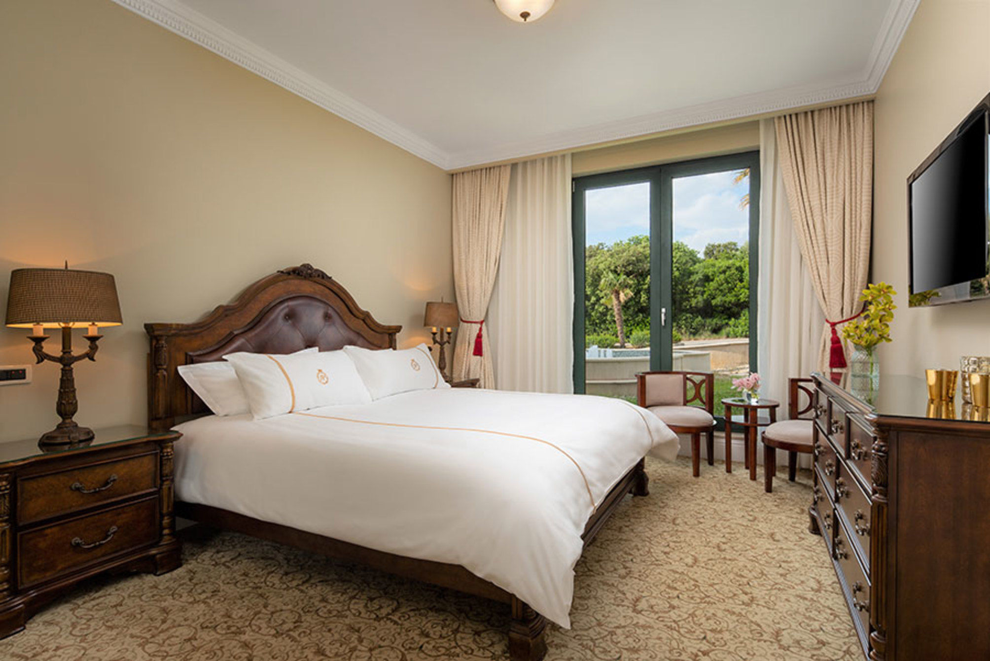 Deluxe Suite with Balcony