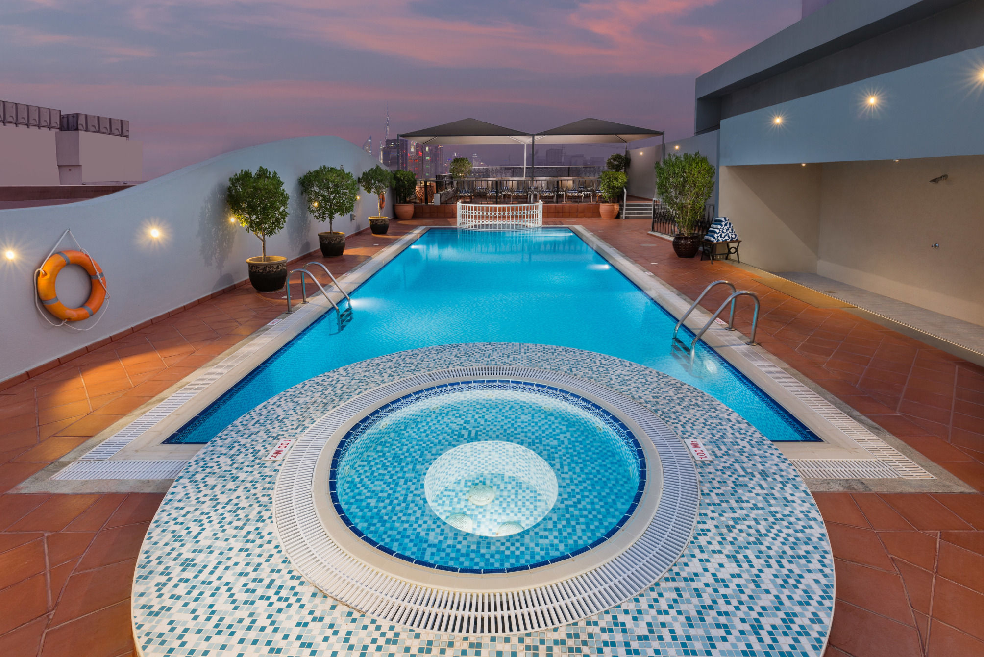 Savoy Crest Hotel Apartments 1