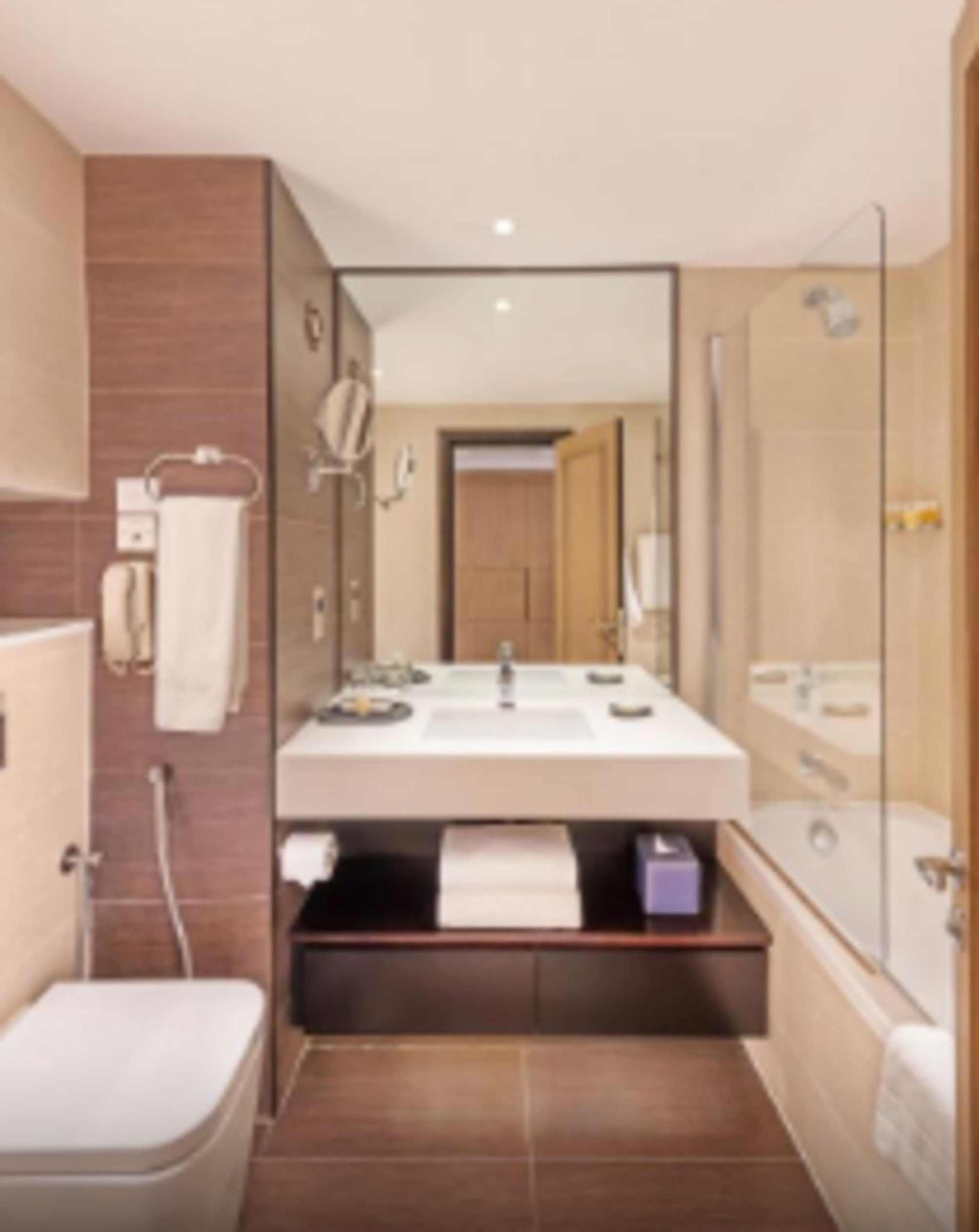 Cabana Room with Pool, Beach, Splash Park Access & Free Shuttle to Shopping Malls
