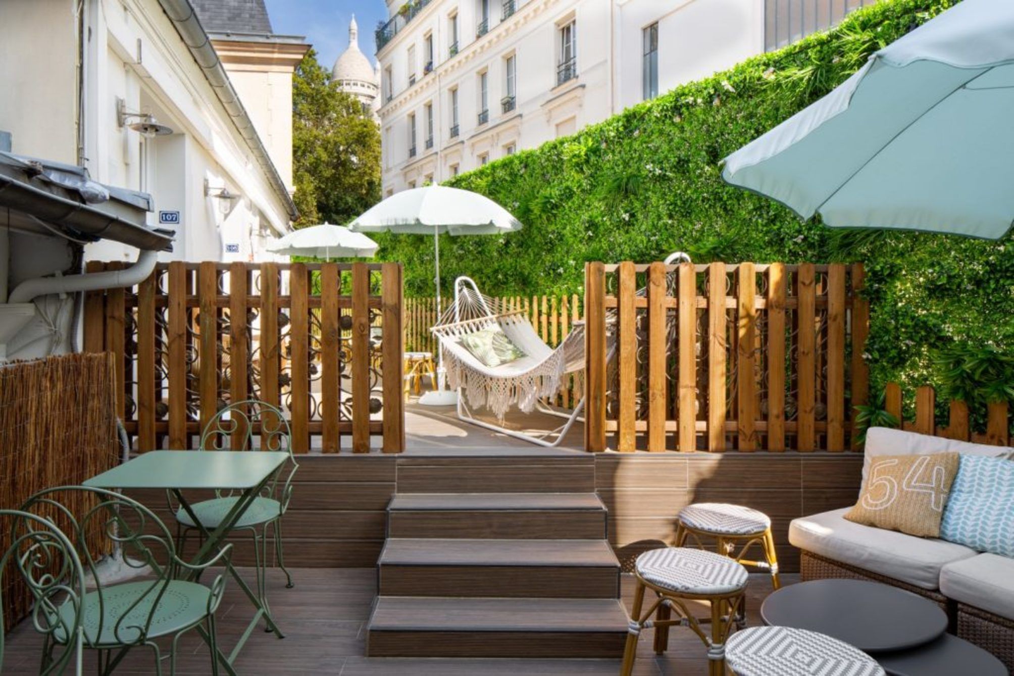 Le Village Montmartre 1