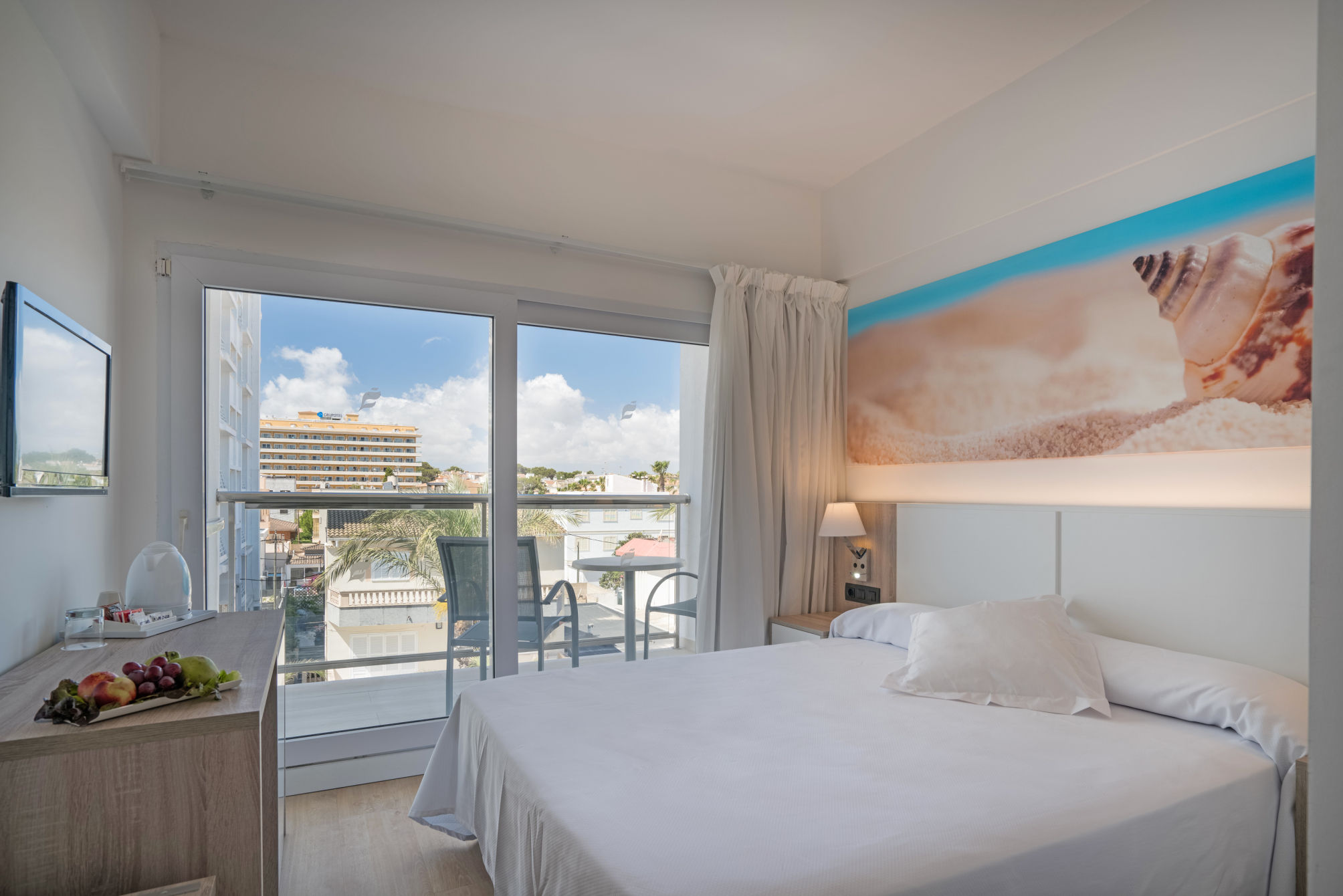 Single Room with Street View