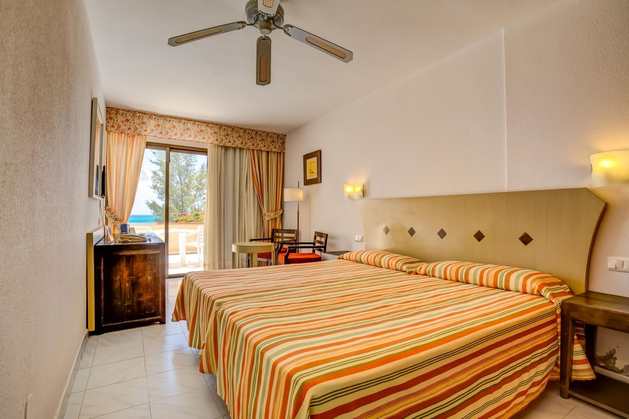 Standard double room with sea view