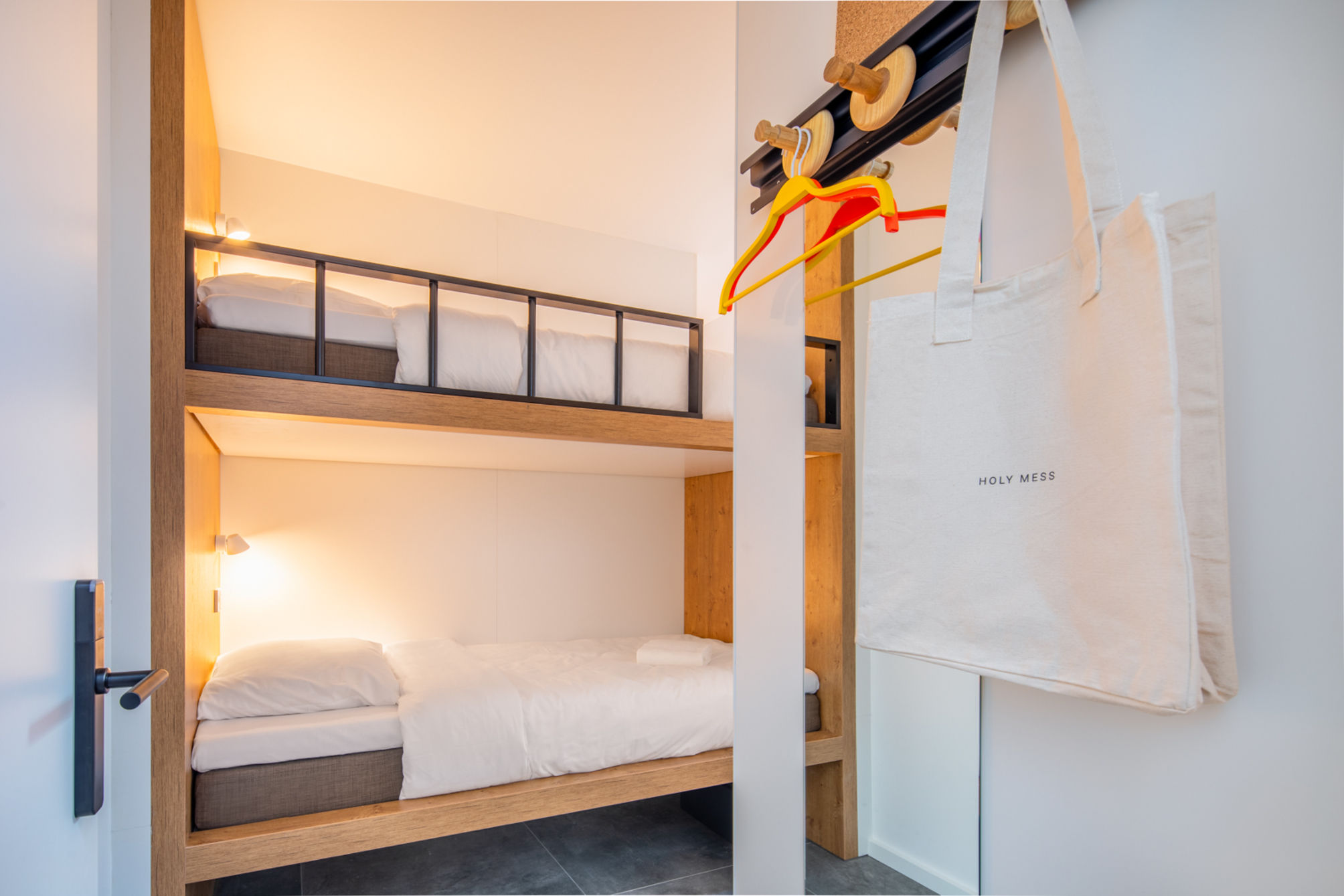 ROOM FOR 4 FOR (FAMILY)