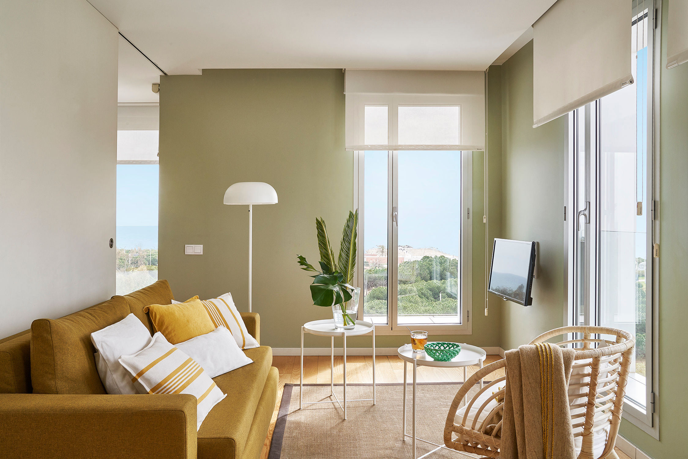 Lugaris Beach Apartments 1