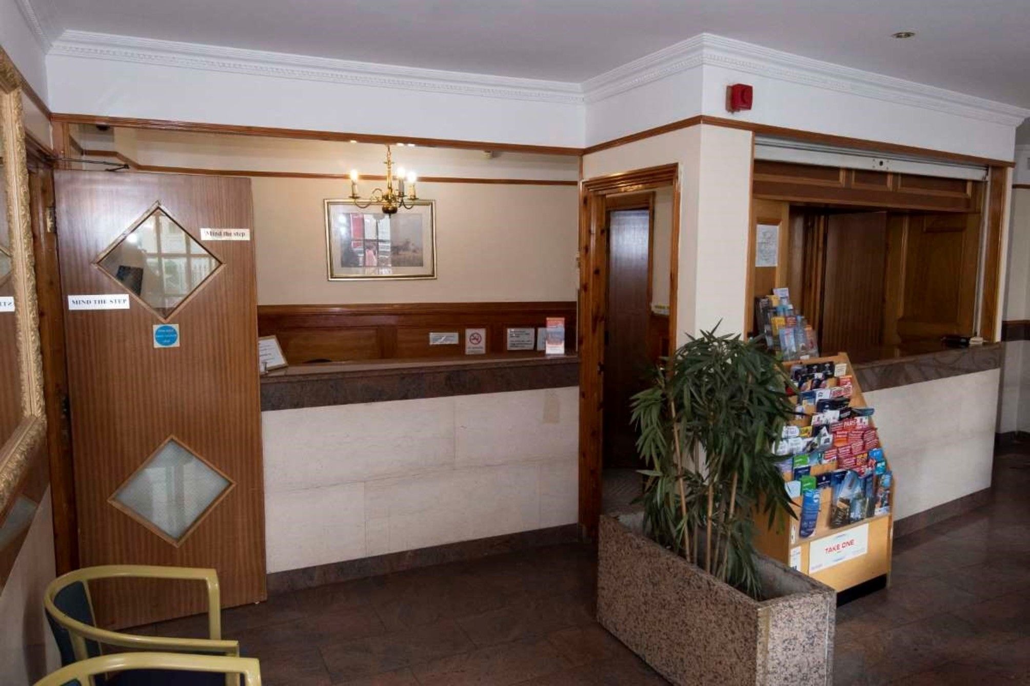 Carlton Hotel 2