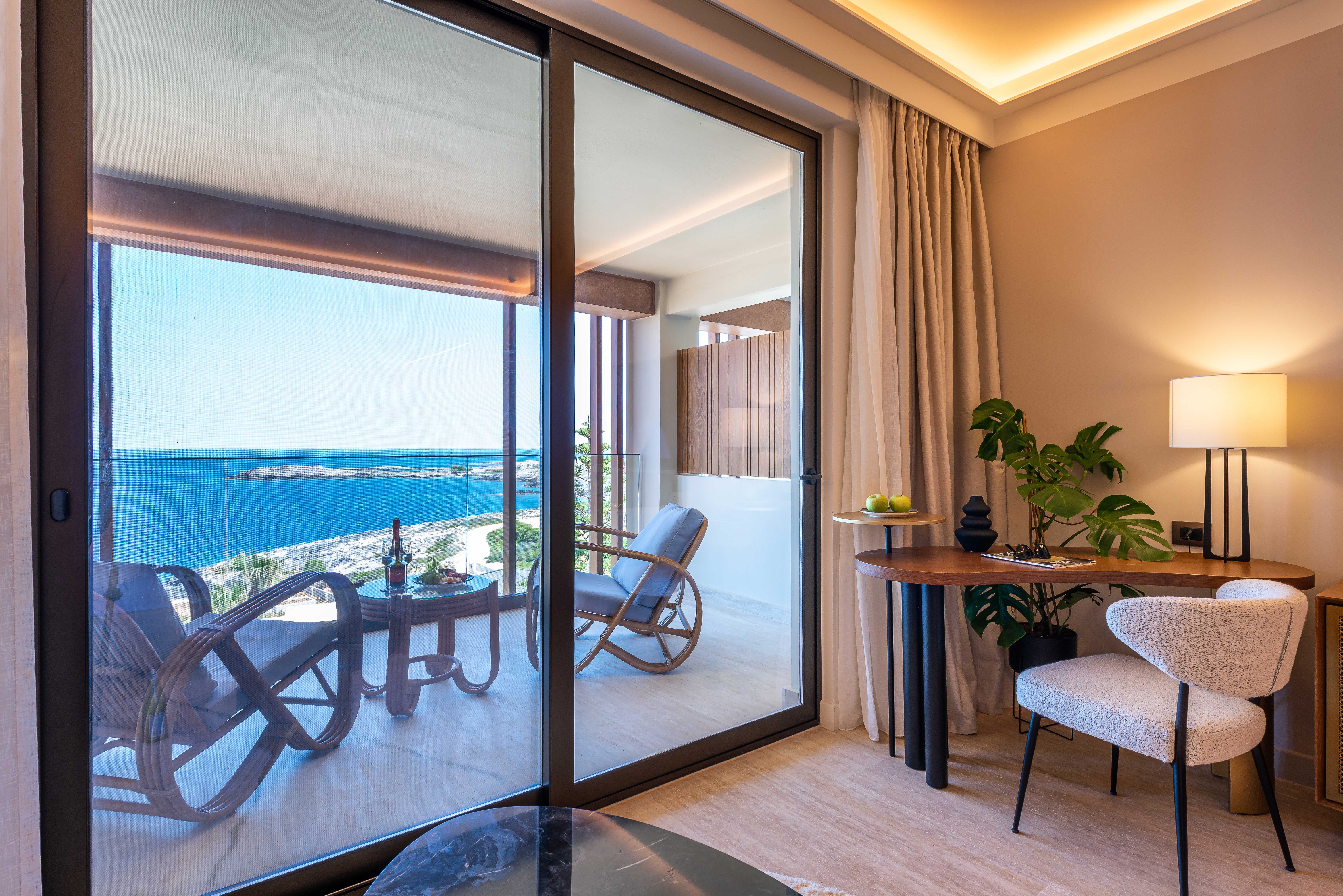 King Infinite Sea View Escape