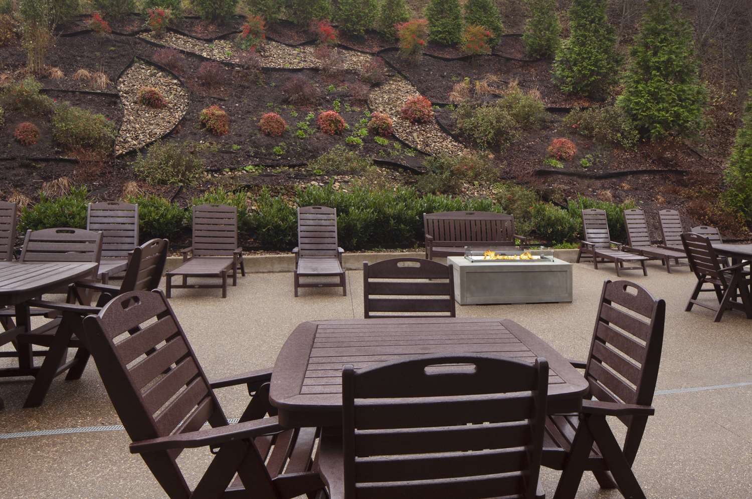 Hampton Inn Charleston-Southridge 2