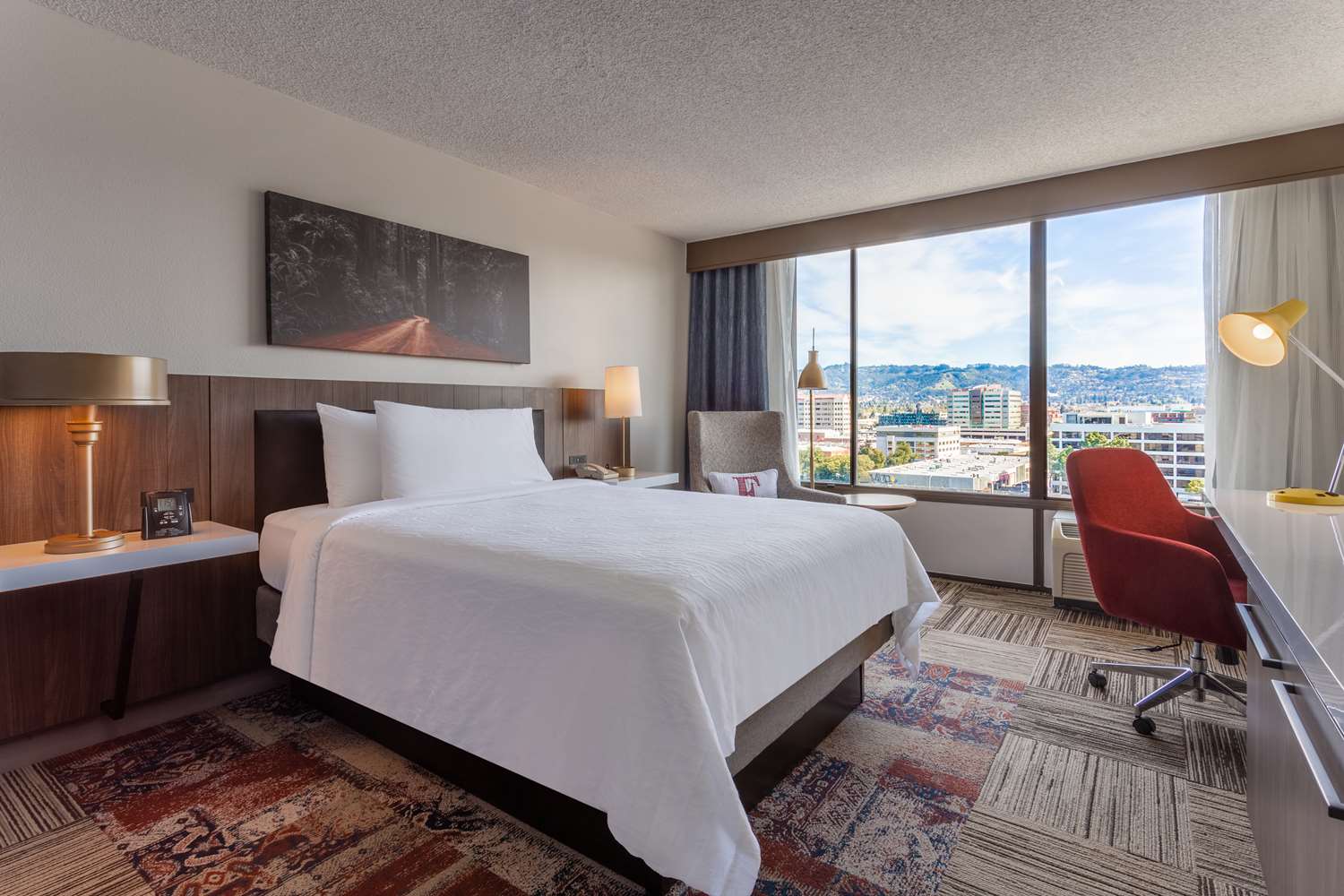 High floor room with mountain view