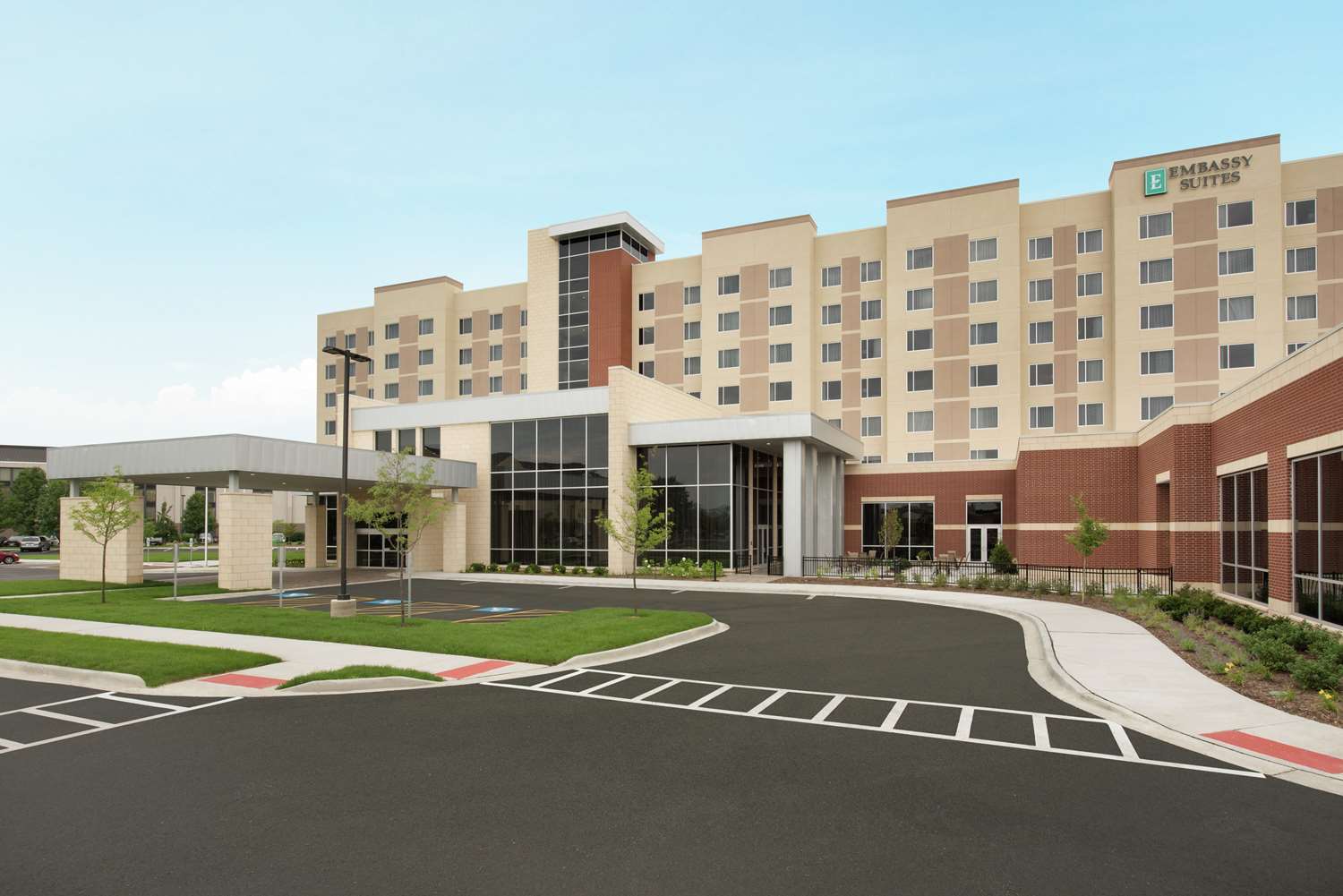 Embassy Suites by Hilton Chicago Naperville 2