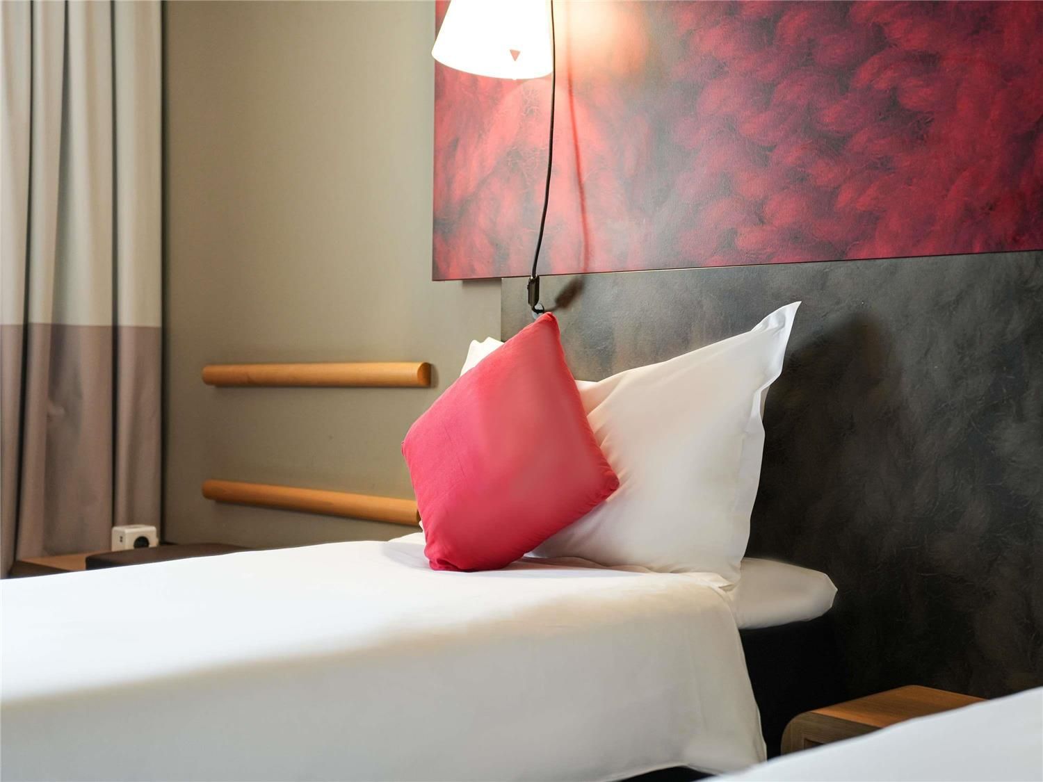 Sweet Bed By Ibis Room With Twin Beds