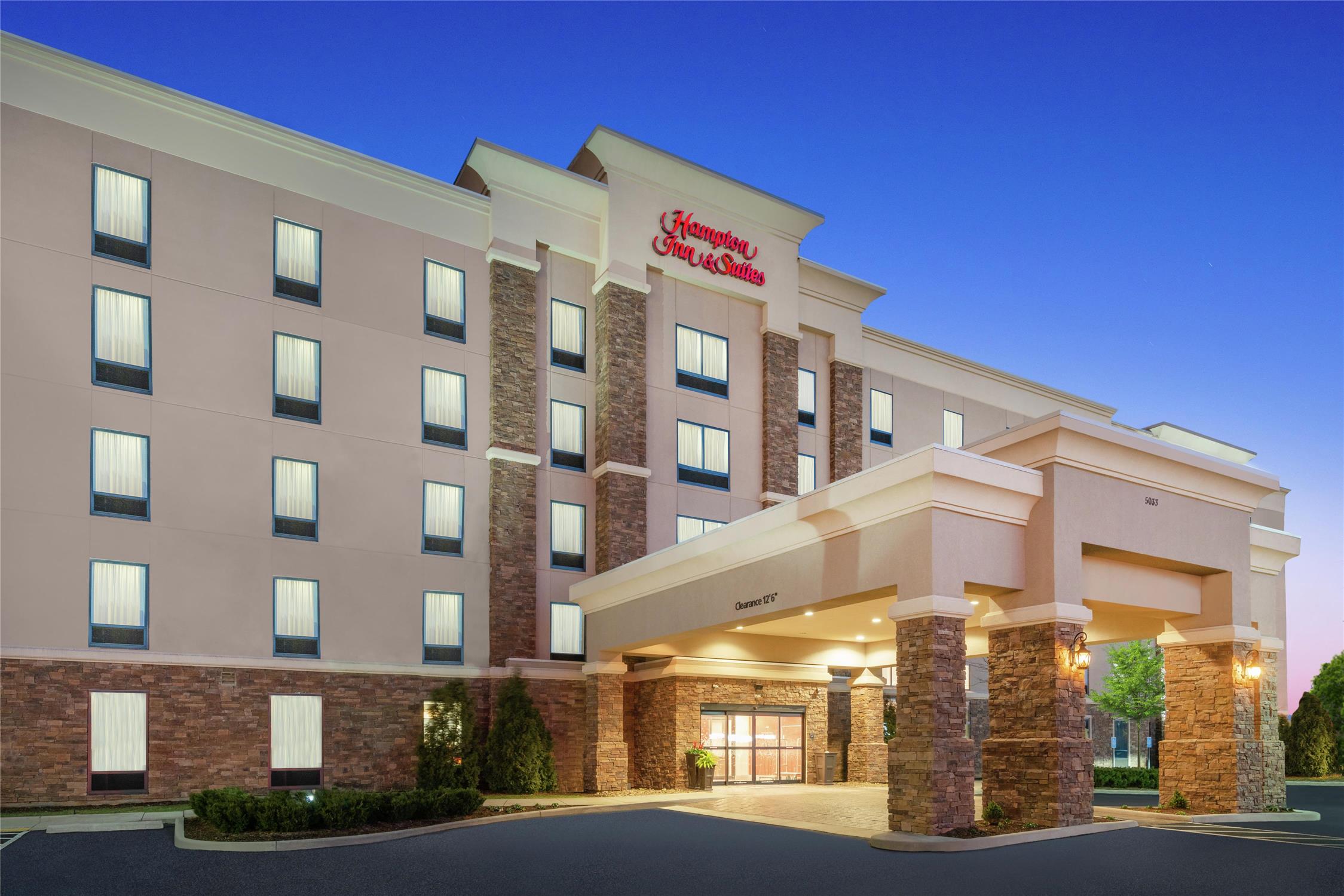 Hampton Inn & Suites Roanoke Airport 1