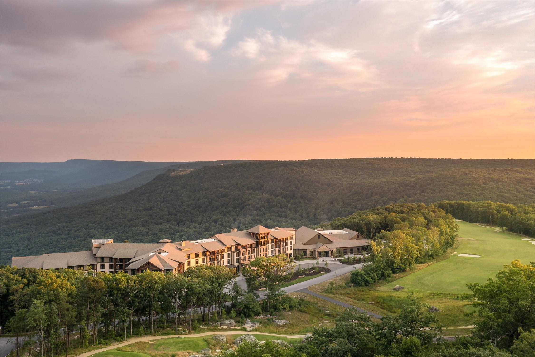 Cloudland at McLemore Resort Lookout Mountain, Curio by Hilton 1