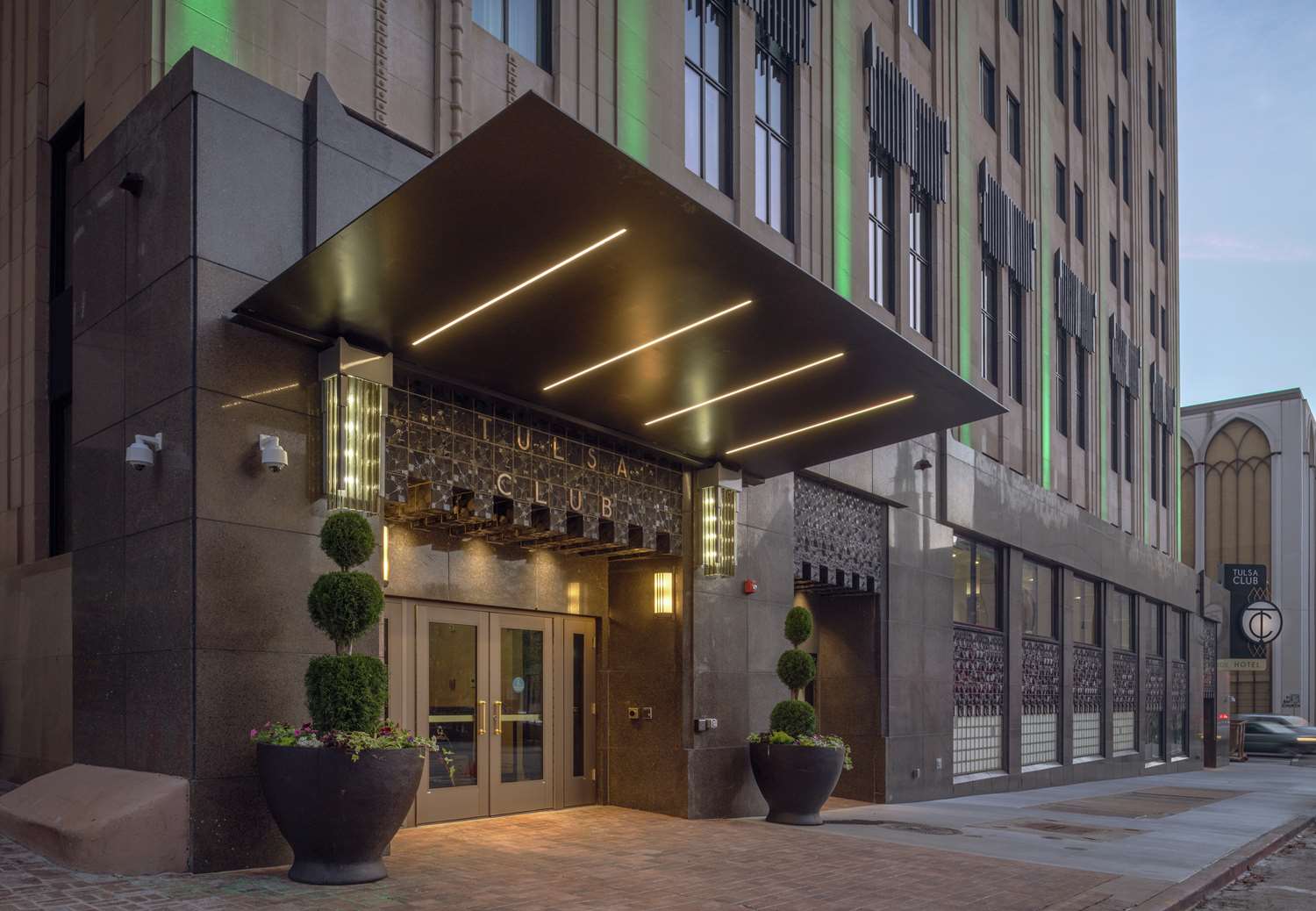 Tulsa Club Hotel Curio Collection By Hilton 1