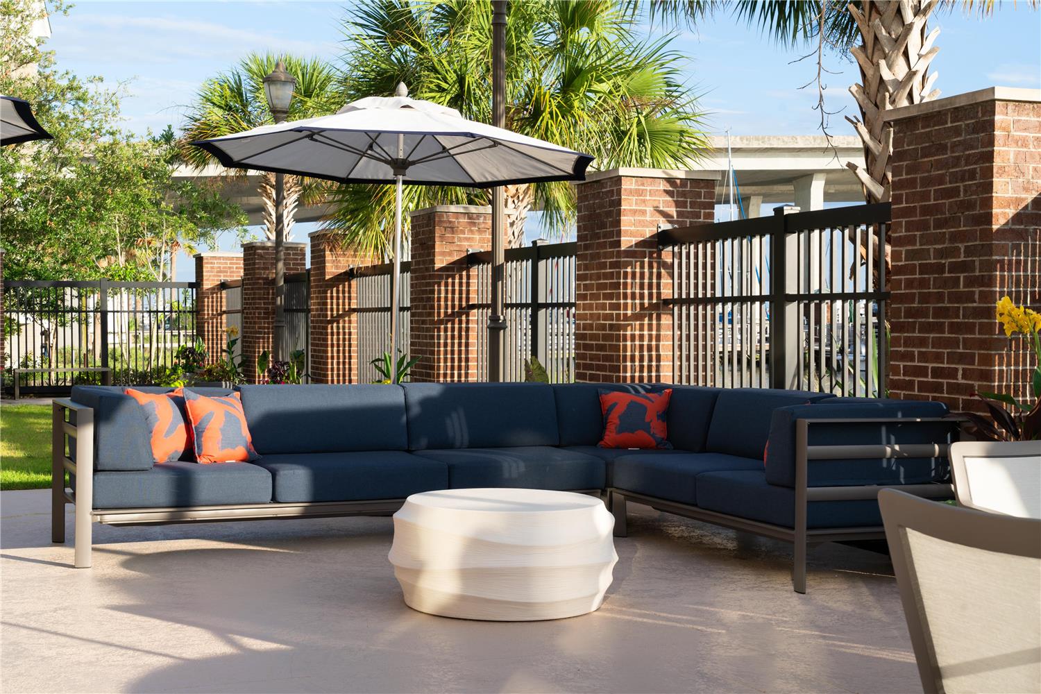 Hilton Garden Inn Charleston Waterfront/Downtown 2