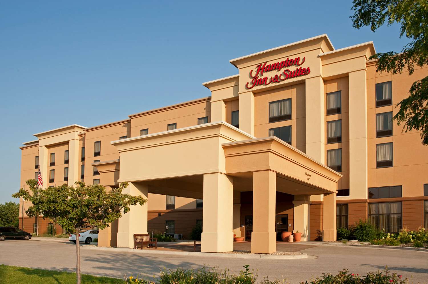 Hampton Inn & Suites Bloomington-Normal 2