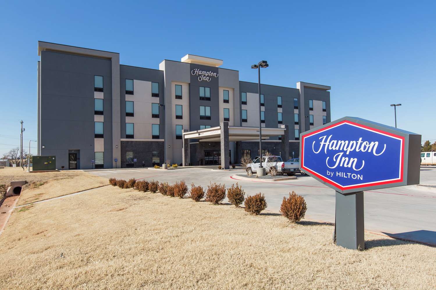Hampton Inn Mustang 1