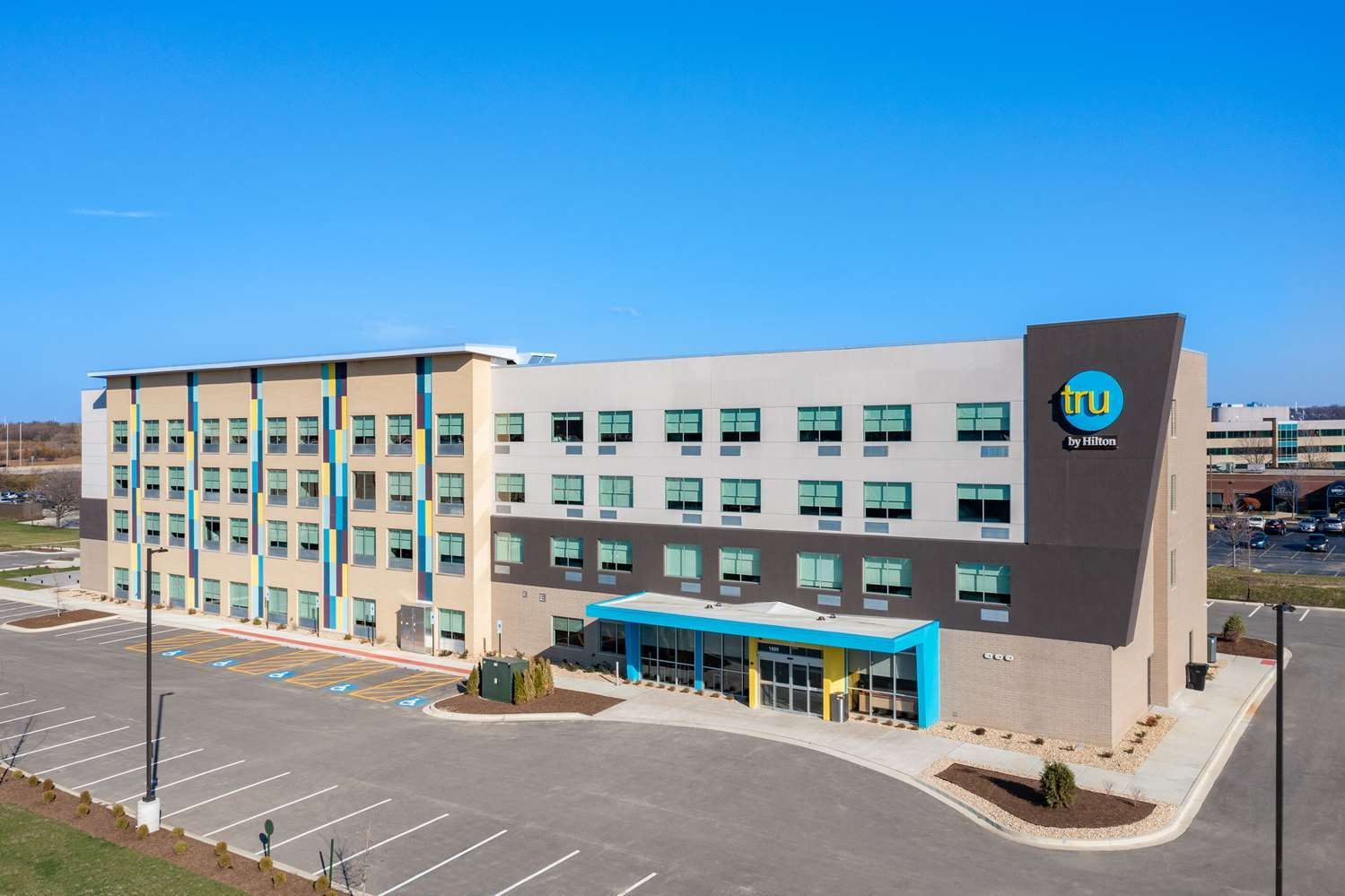 Tru by Hilton Naperville 1
