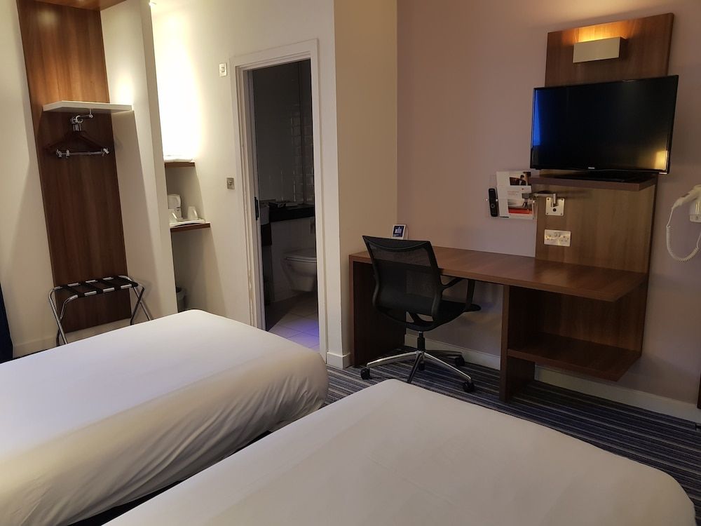 Holiday Inn Express WAKEFIELD by IHG 2