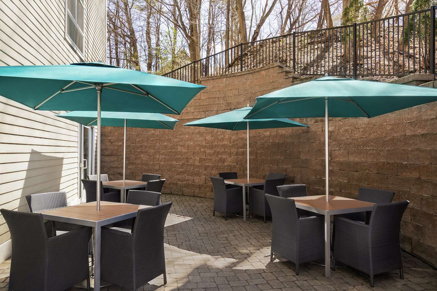 Hampton Inn & Suites Exeter 2