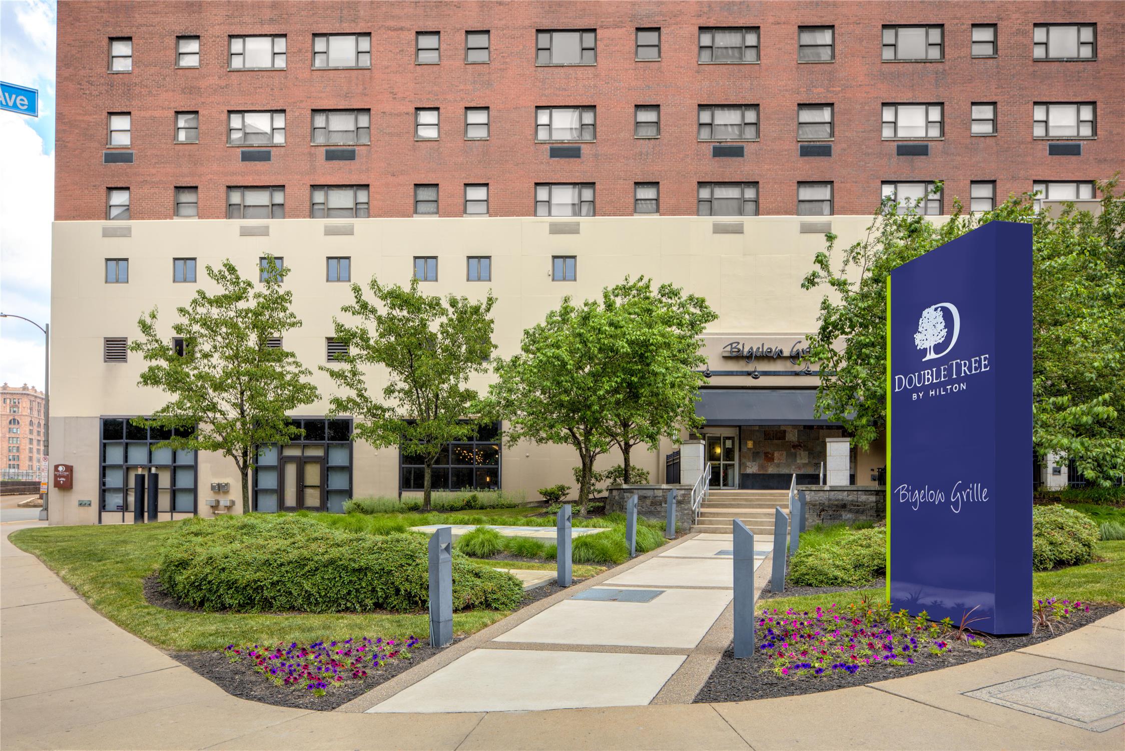 DoubleTree by Hilton Hotel & Suites Pittsburgh Downtown 2
