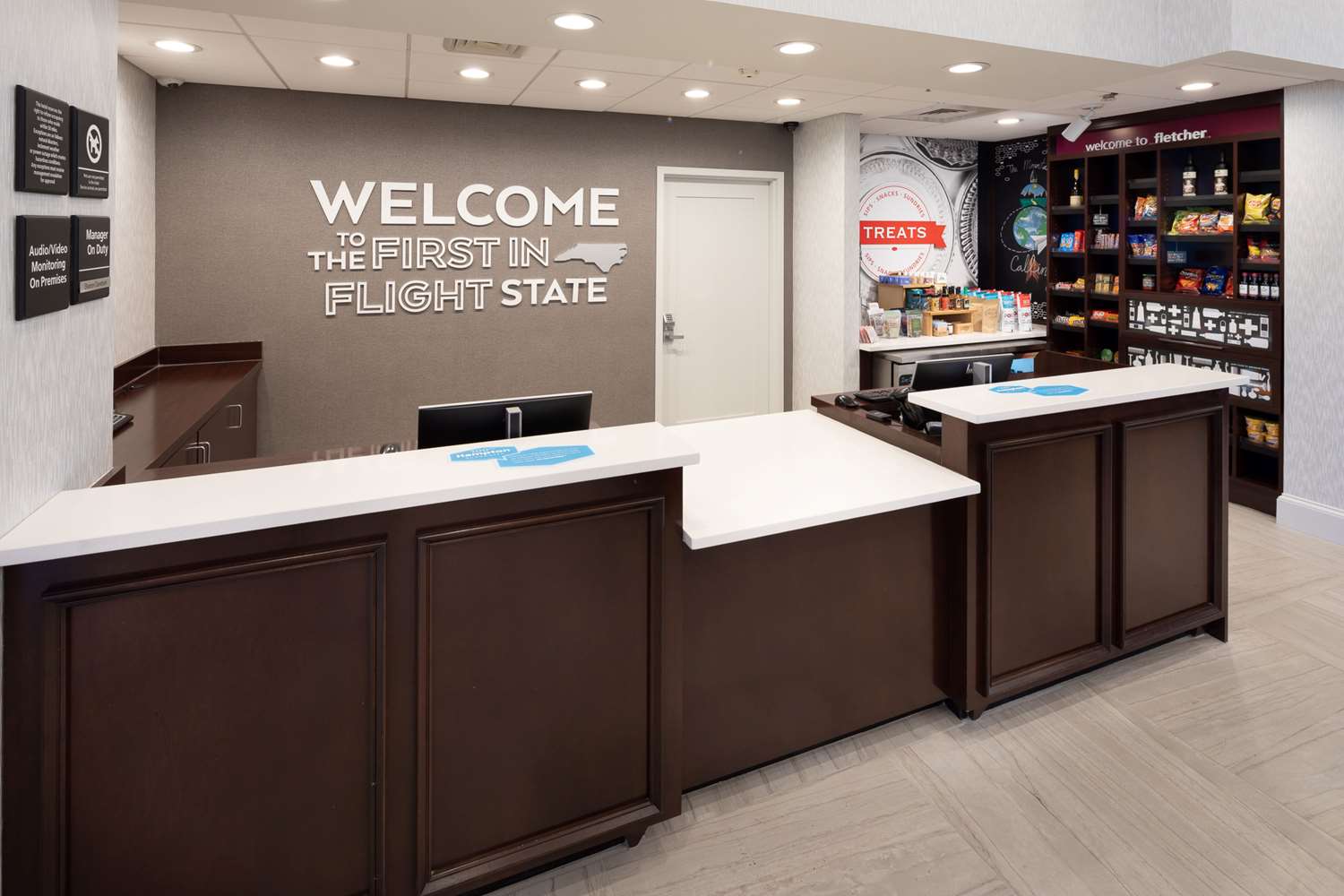 Hampton Inn & Suites Asheville Airport 2