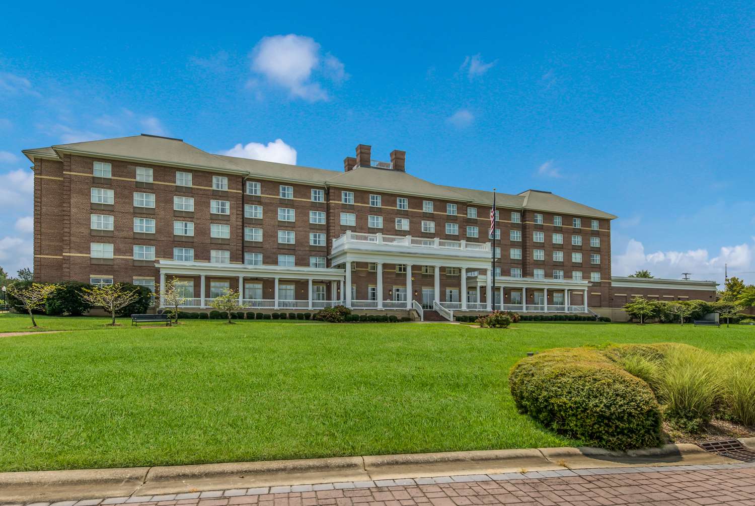 Hilton Garden Inn Suffolk Riverfront 2