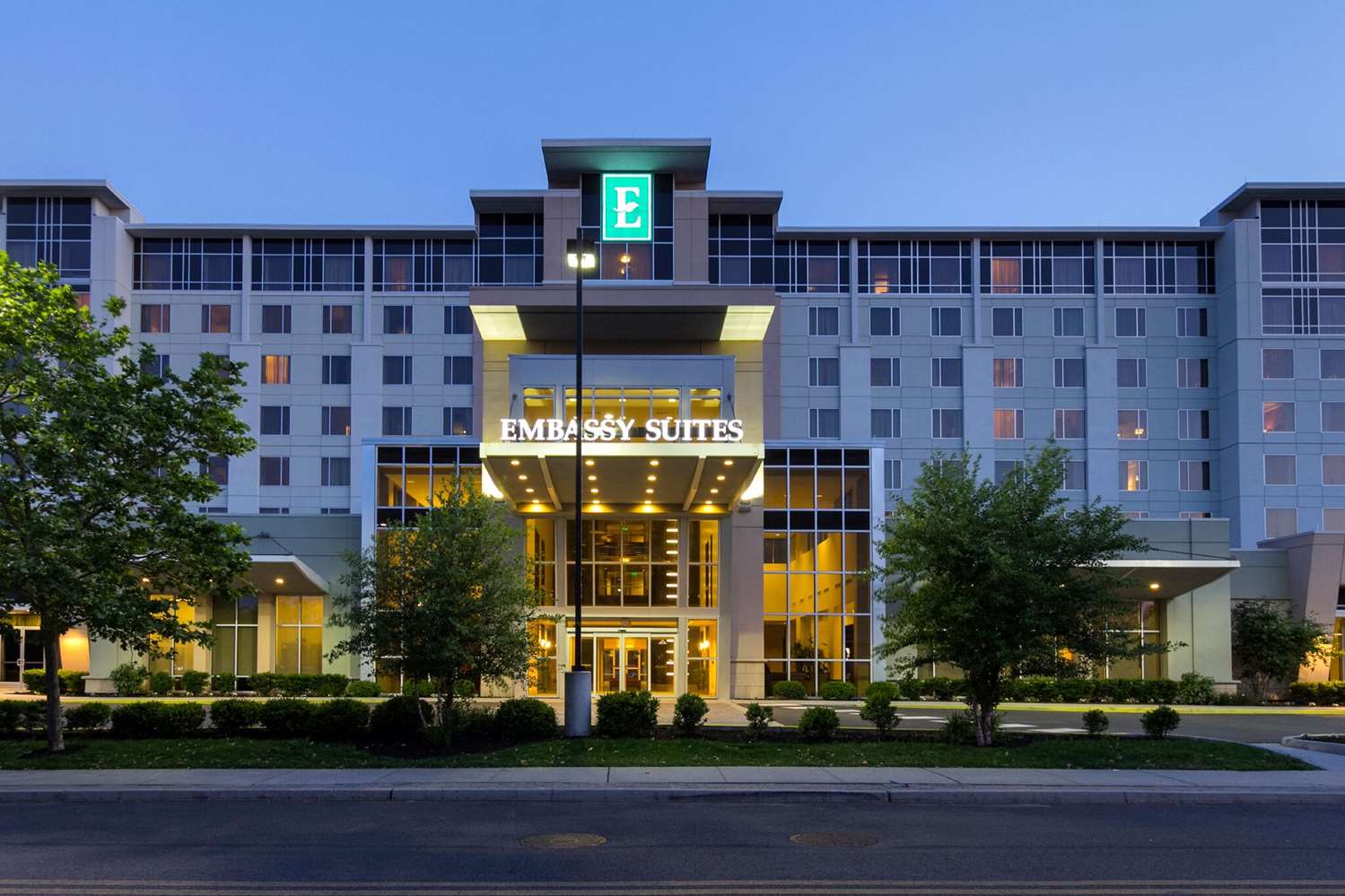 Embassy Suites by Hilton Newark Airport 2