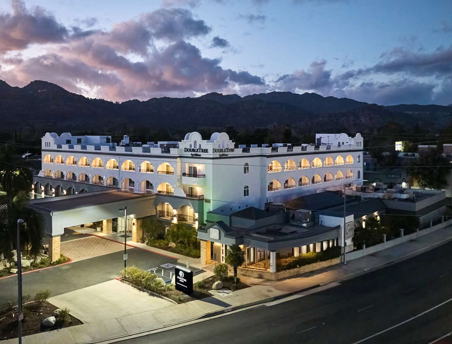 DoubleTree by Hilton Chatsworth 2