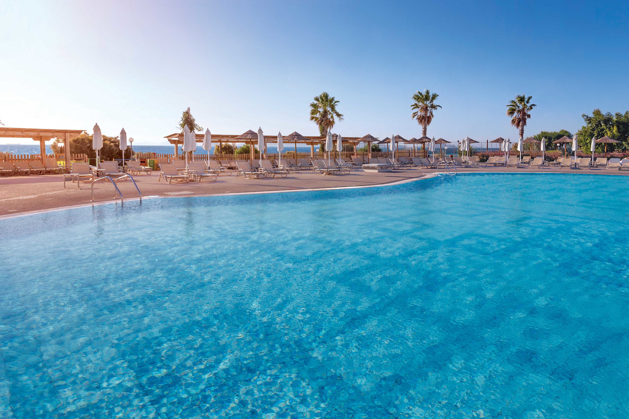 Grand Blue Beach Hotel 2
