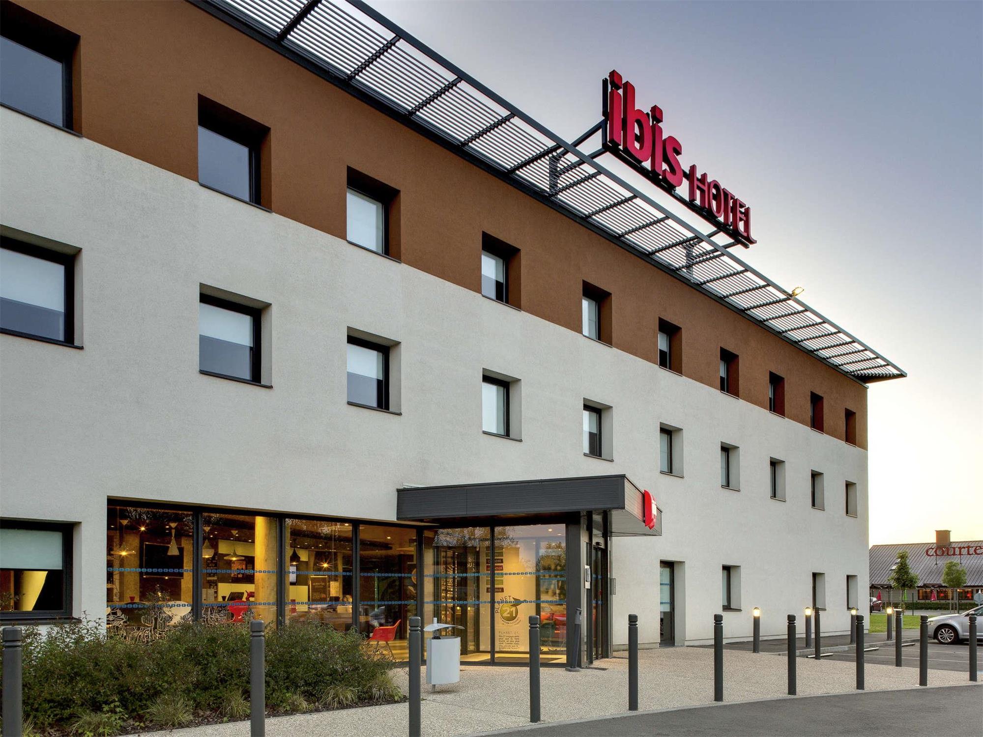 ibis Montceau les Mines 1