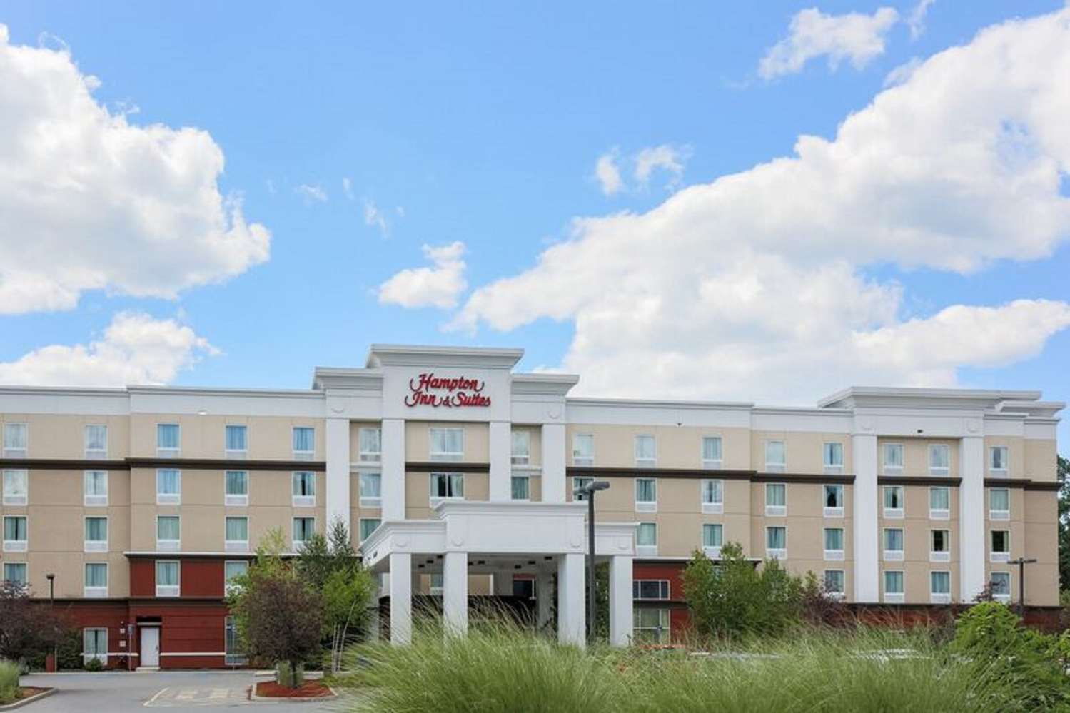 Hampton Inn & Suites Poughkeepsie 1