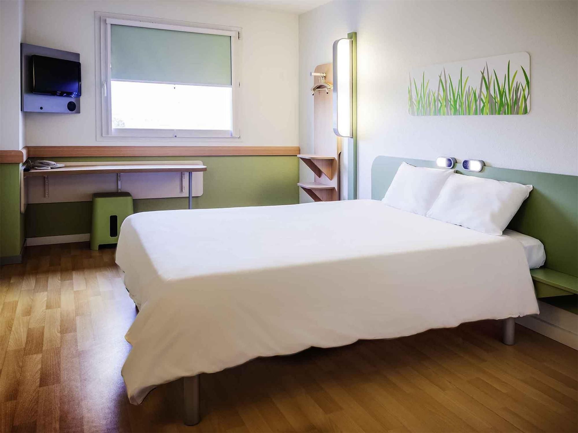 Accessible classic room with 1 double bed