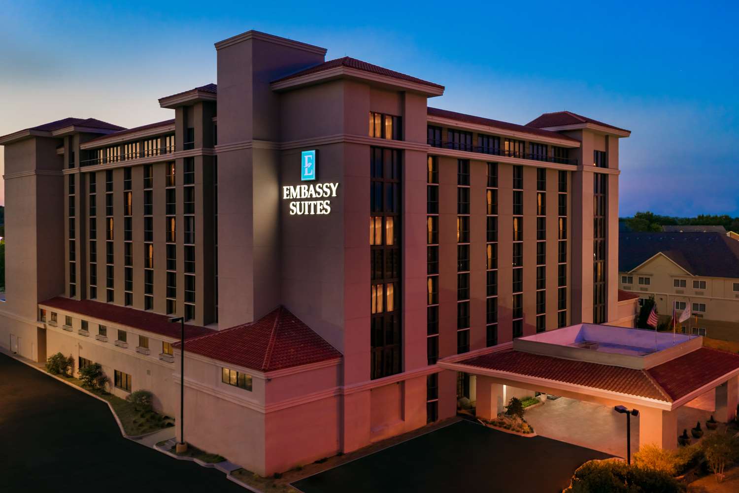 Embassy Suites by Hilton Dallas-Park Central Area 2