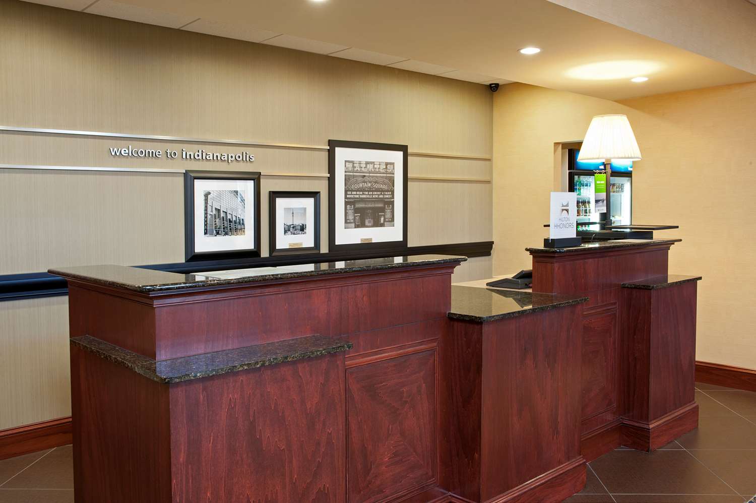Hampton Inn & Suites Indianapolis-Airport 2