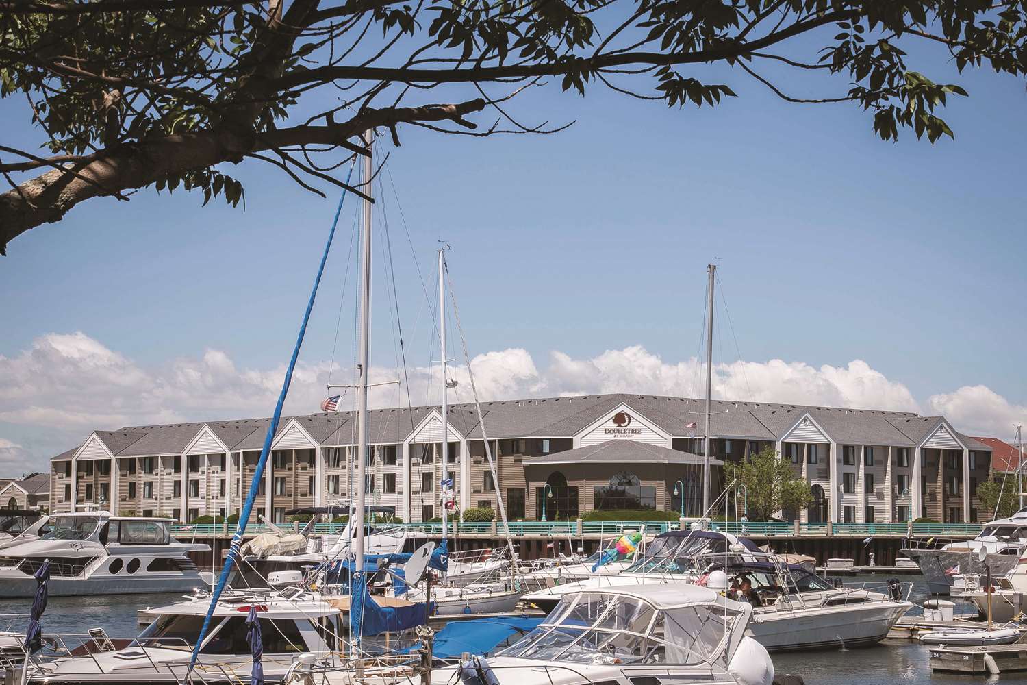 DoubleTree by Hilton Racine Harbourwalk 1
