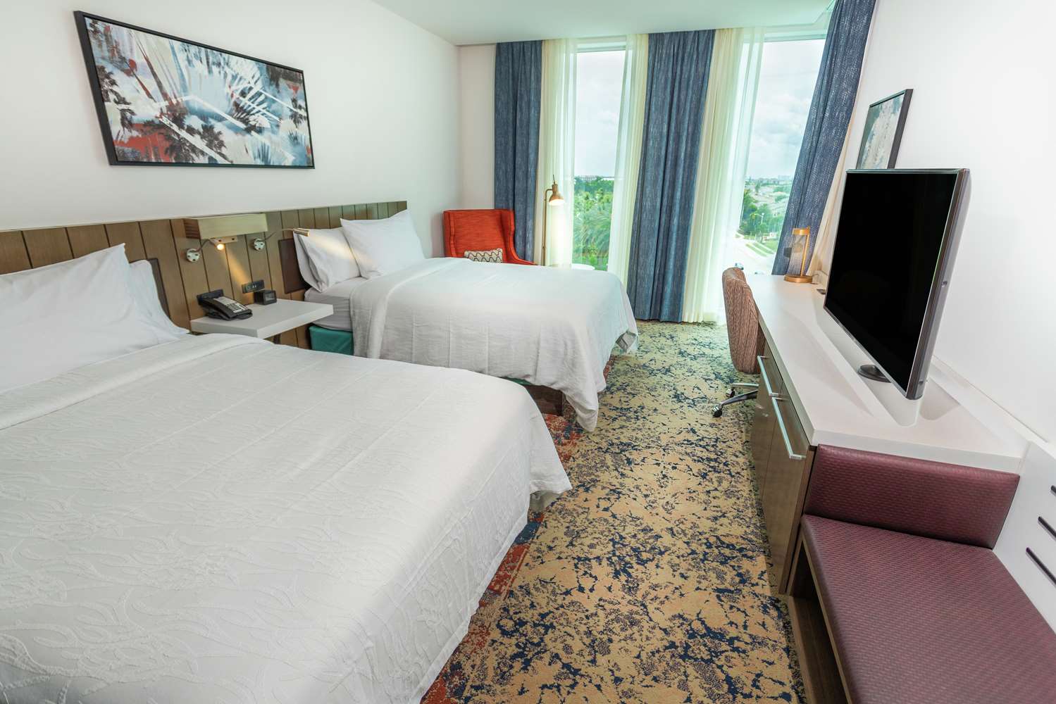 2 queen accessible w/bathtub