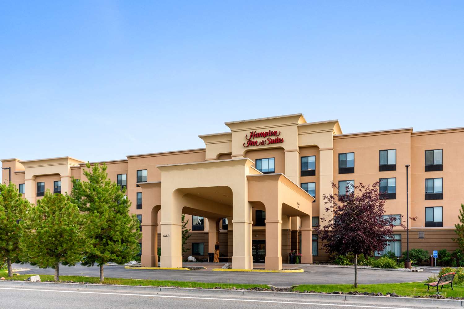 Hampton Inn & Suites Fairbanks 2