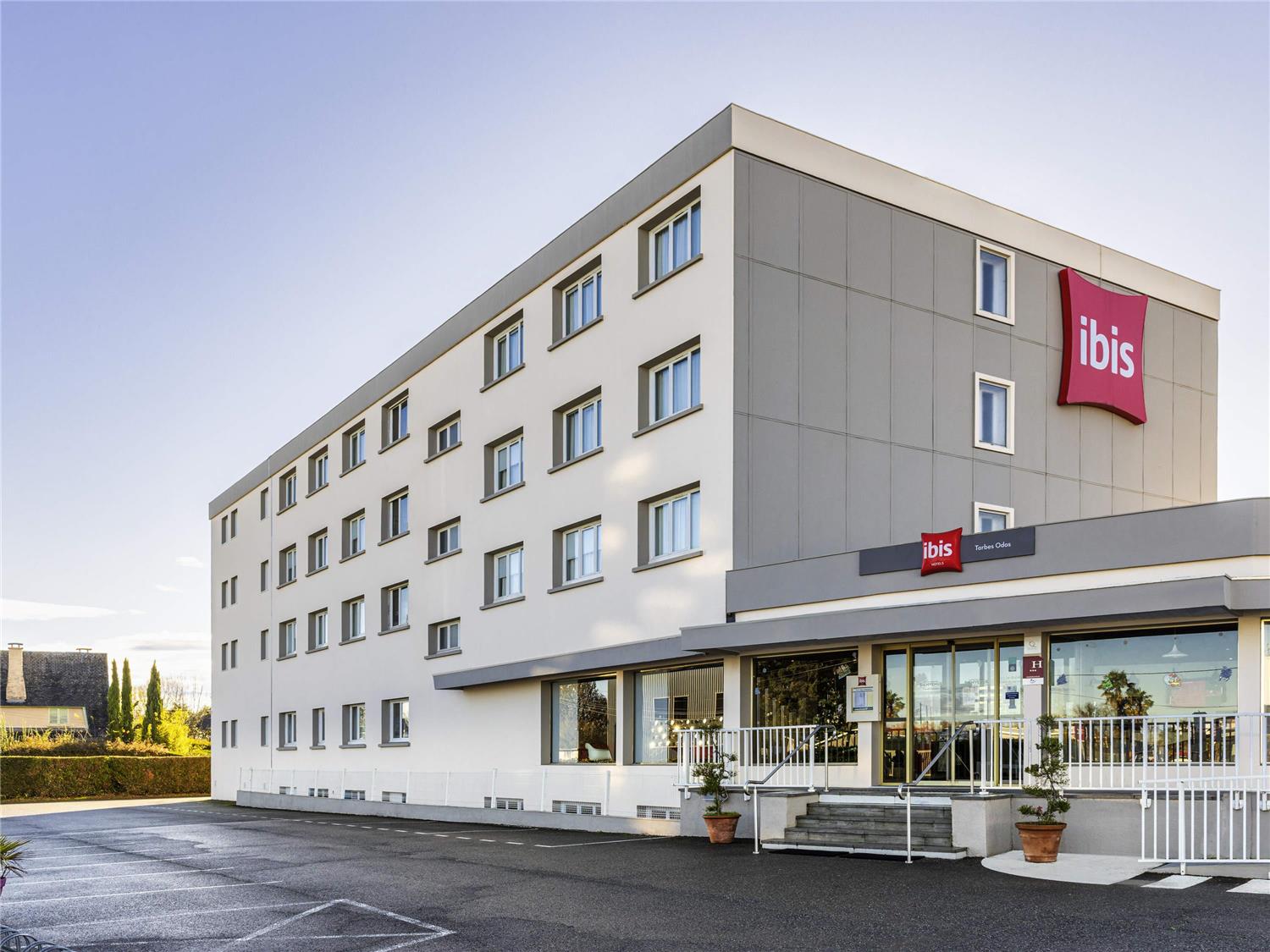 ibis Tarbes Odos 1
